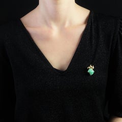 Broche en or jaune 18 carats et jade vert, années 1960