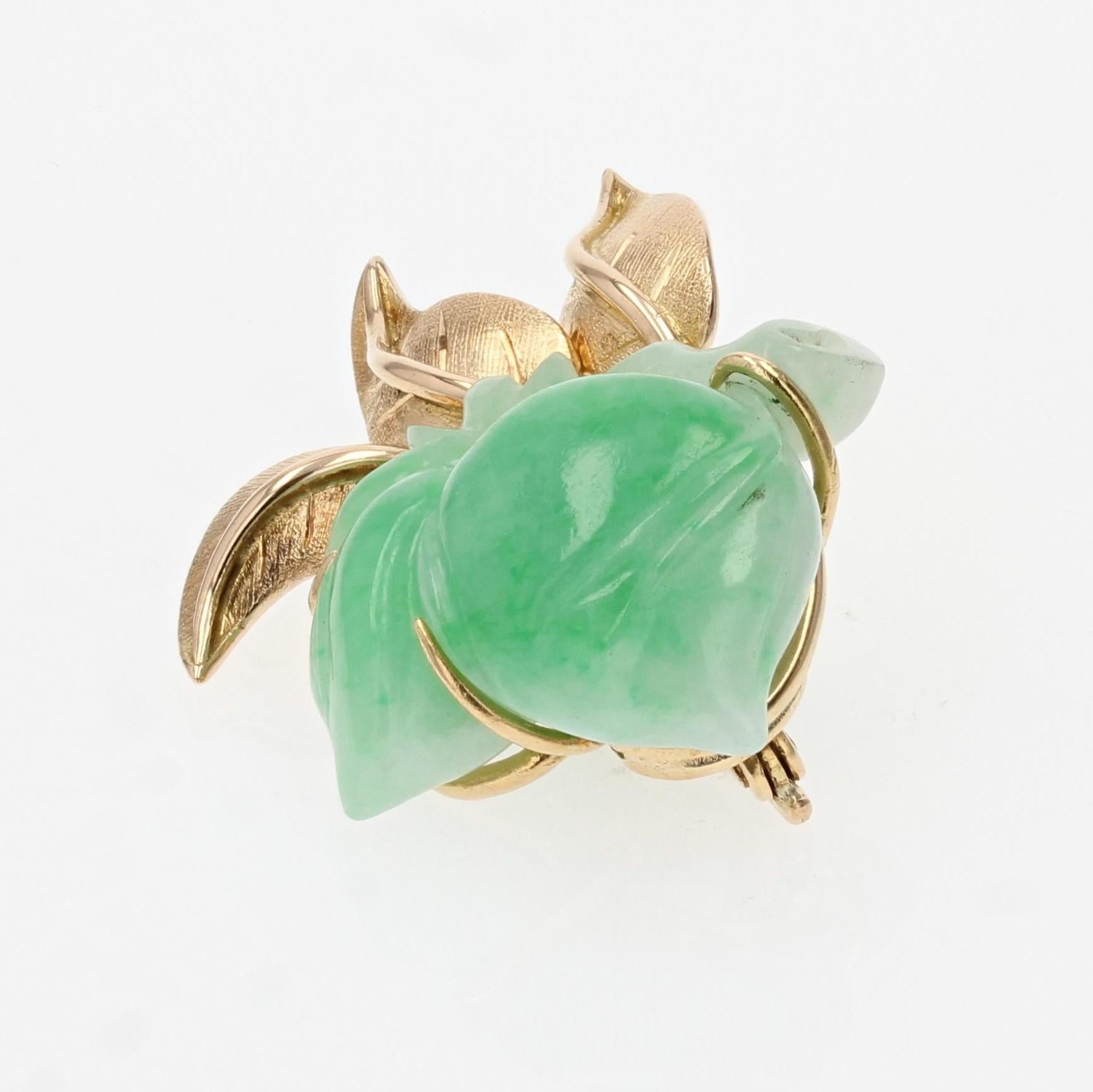 Rétro Broche en or jaune 18 carats et jade vert, années 1960 en vente