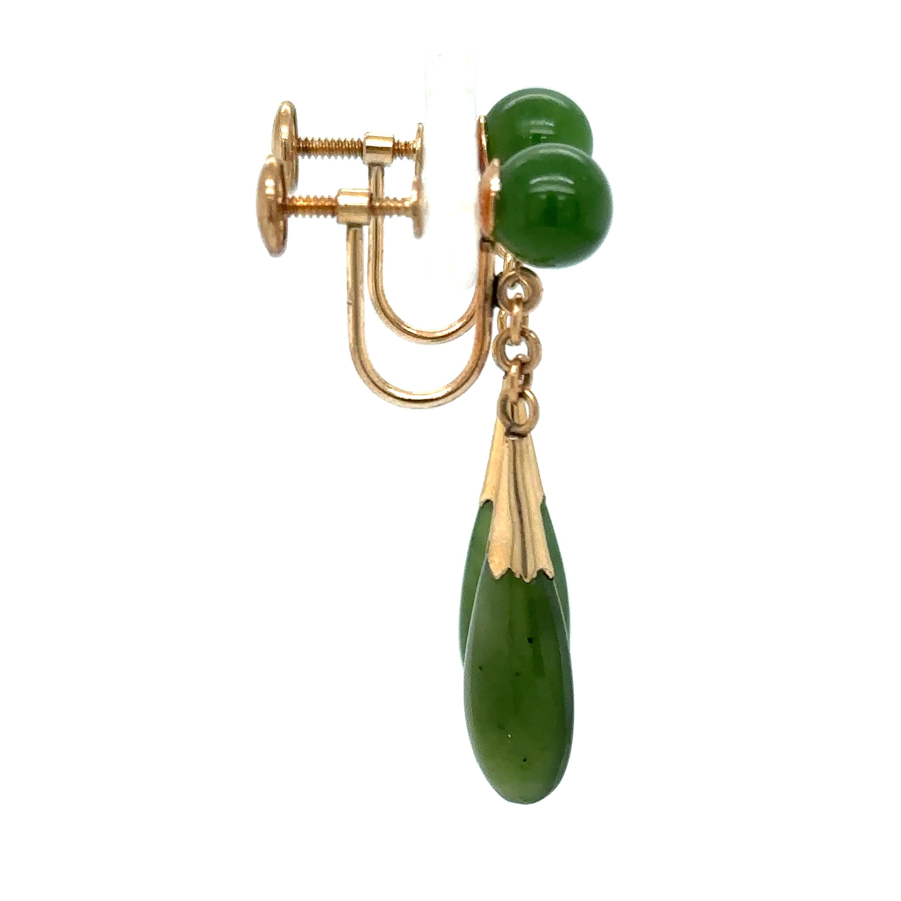 1960s Green Jade Dangle Screw Back Earrings in 14 Karat Gold In Excellent Condition For Sale In Atlanta, GA