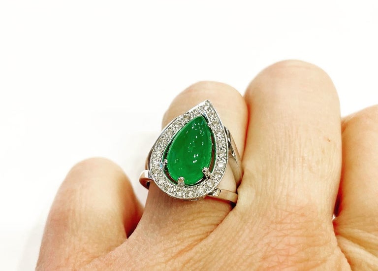 1960s, Green Jadeite Jade Diamonds Halo 18k White Gold Cluster Ring For Sale 1