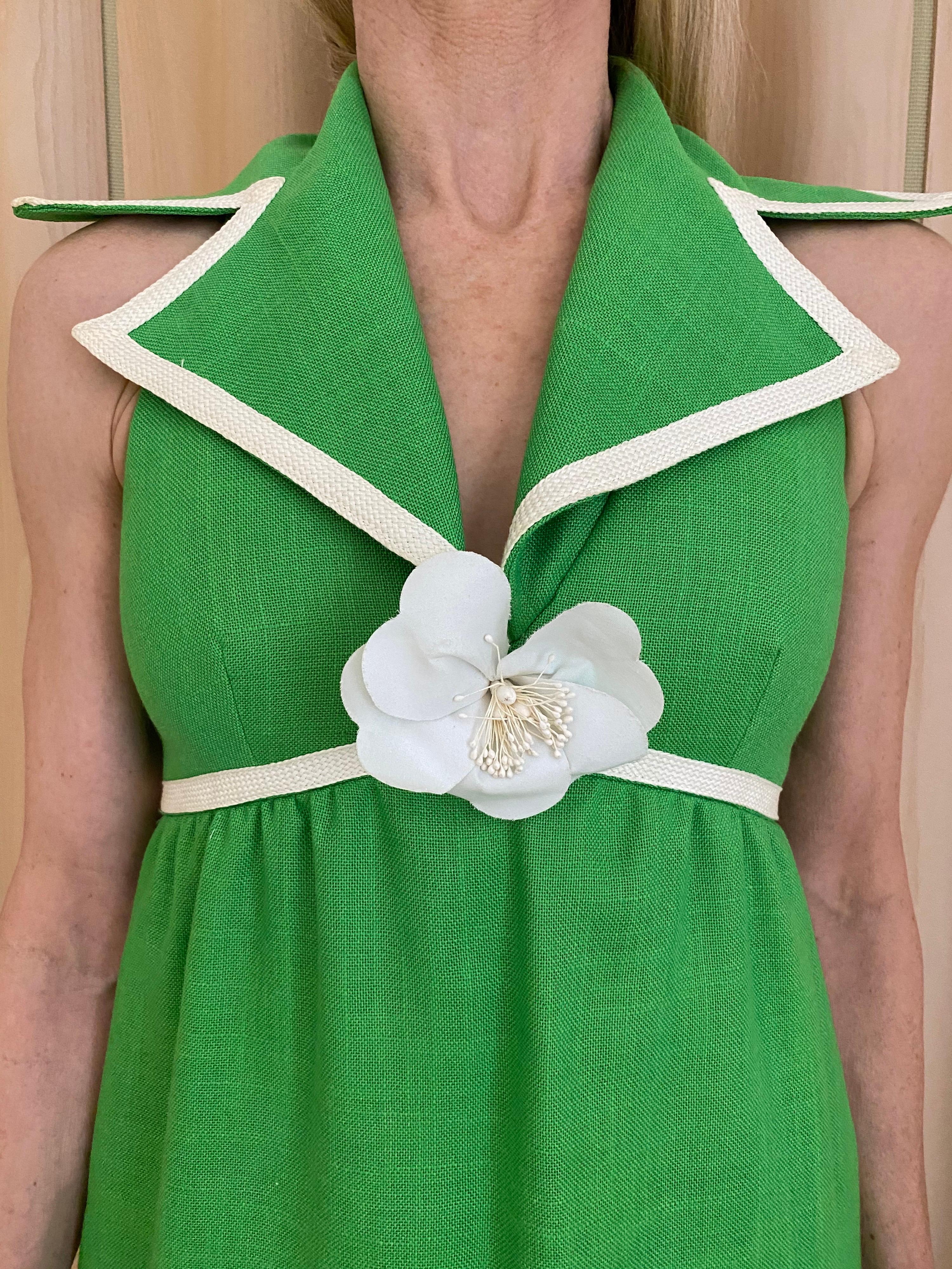 Vert Robe de cocktail en lin vert des années 1960 en vente