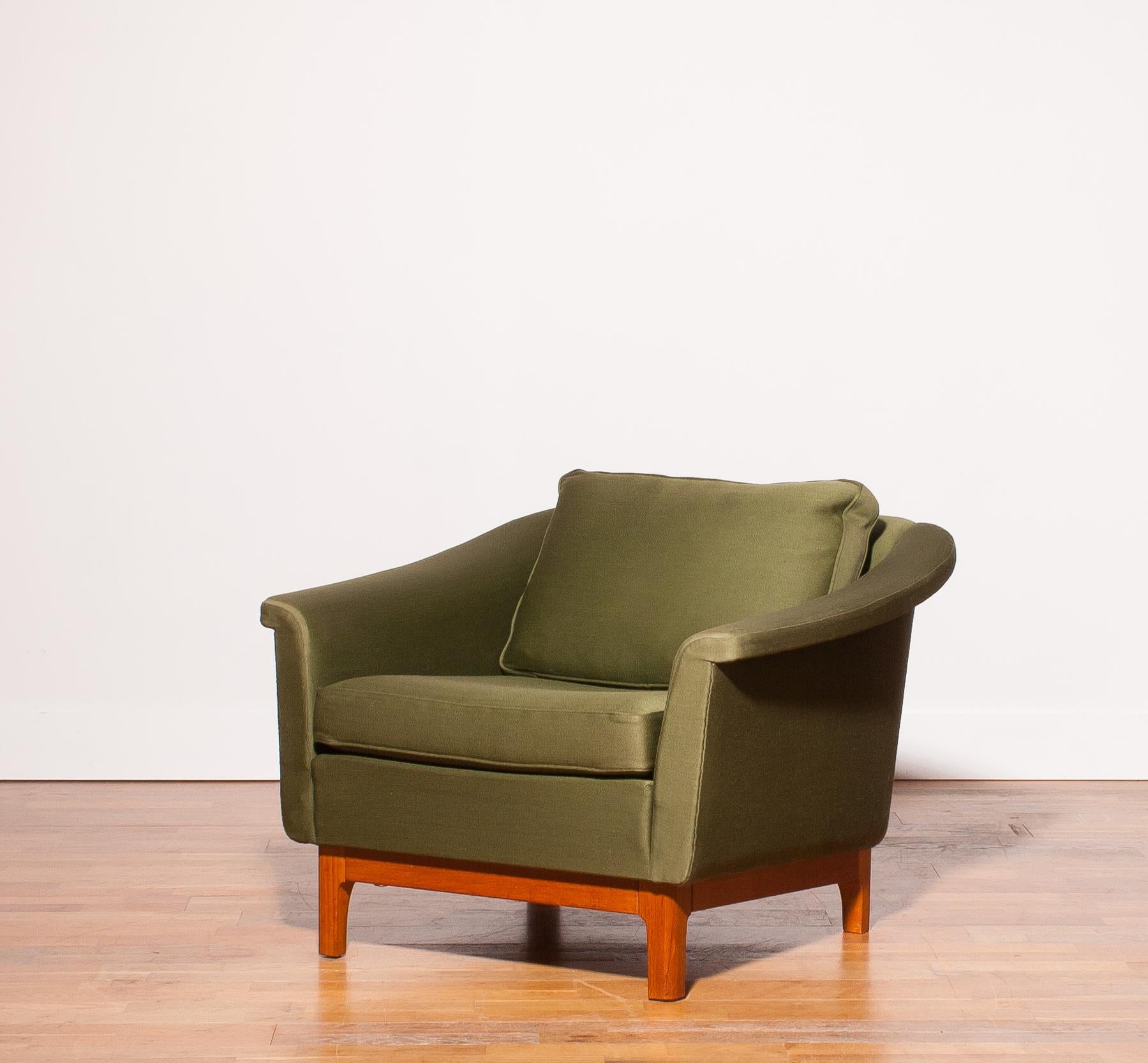 Beautiful lounge chair 'Pasadena' designed by Folke Ohlsson
and produced by DUX Ljungs Industrier, Sweden.
It is a very solid chair with a green upholstery
and teak frame.
The chair is in good condition.
Period 1960s
Dimensions: H 65 cm, W 85