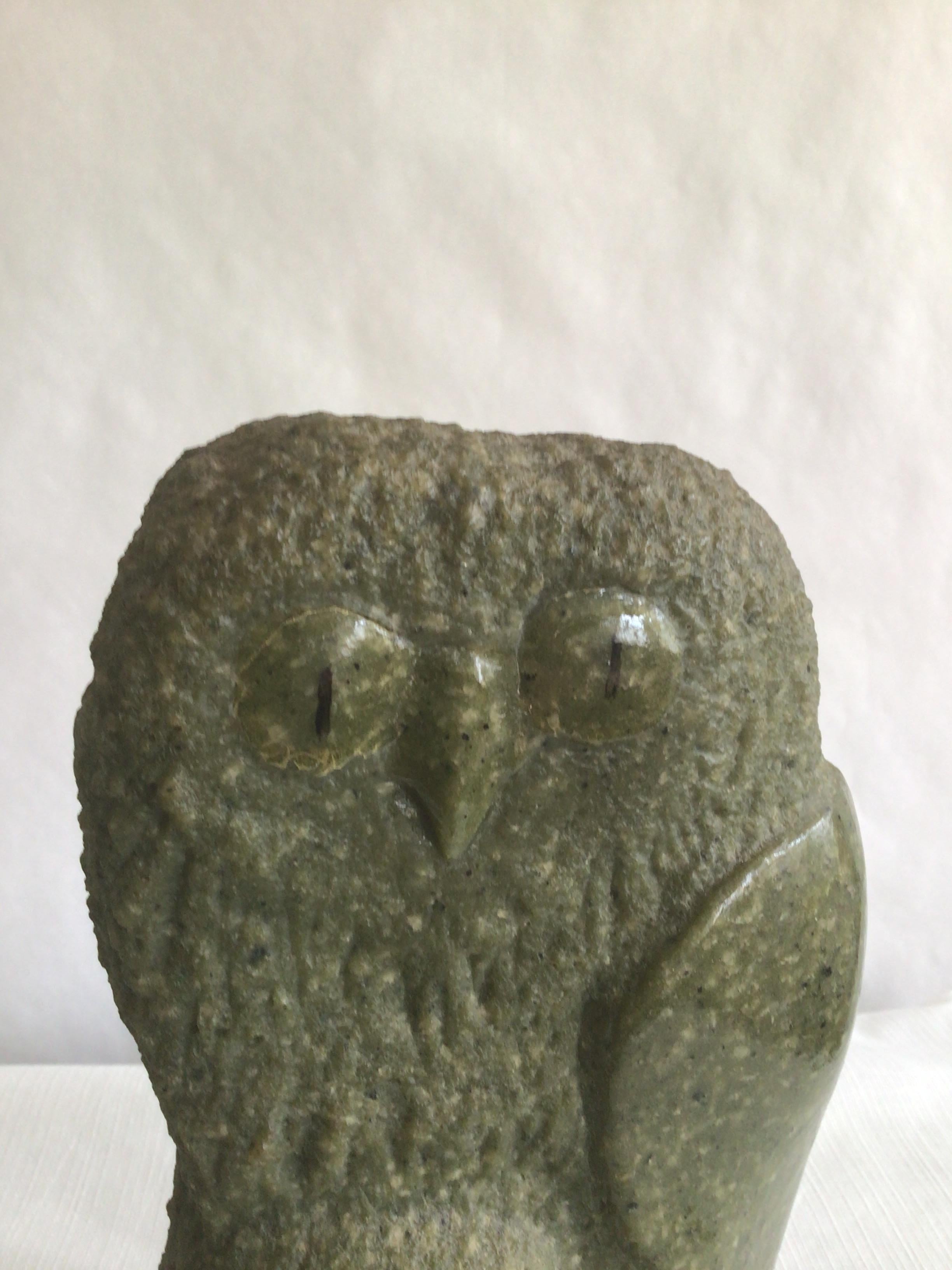 1960s Green Marble Owl Sculpture on Composition Base In Good Condition For Sale In Tarrytown, NY