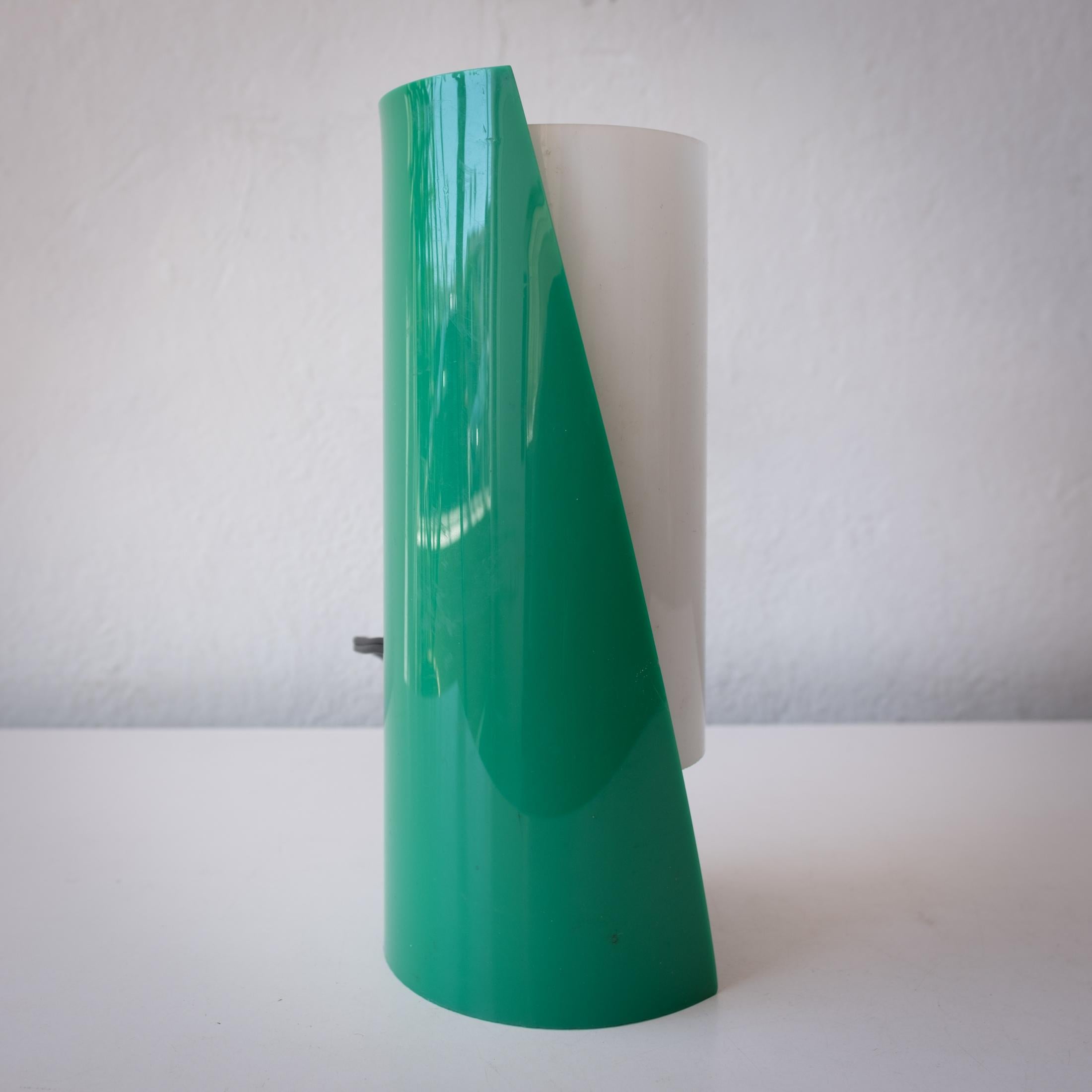 1960s Green Mid Century Space Age Italian Table Lamp In Good Condition For Sale In San Diego, CA