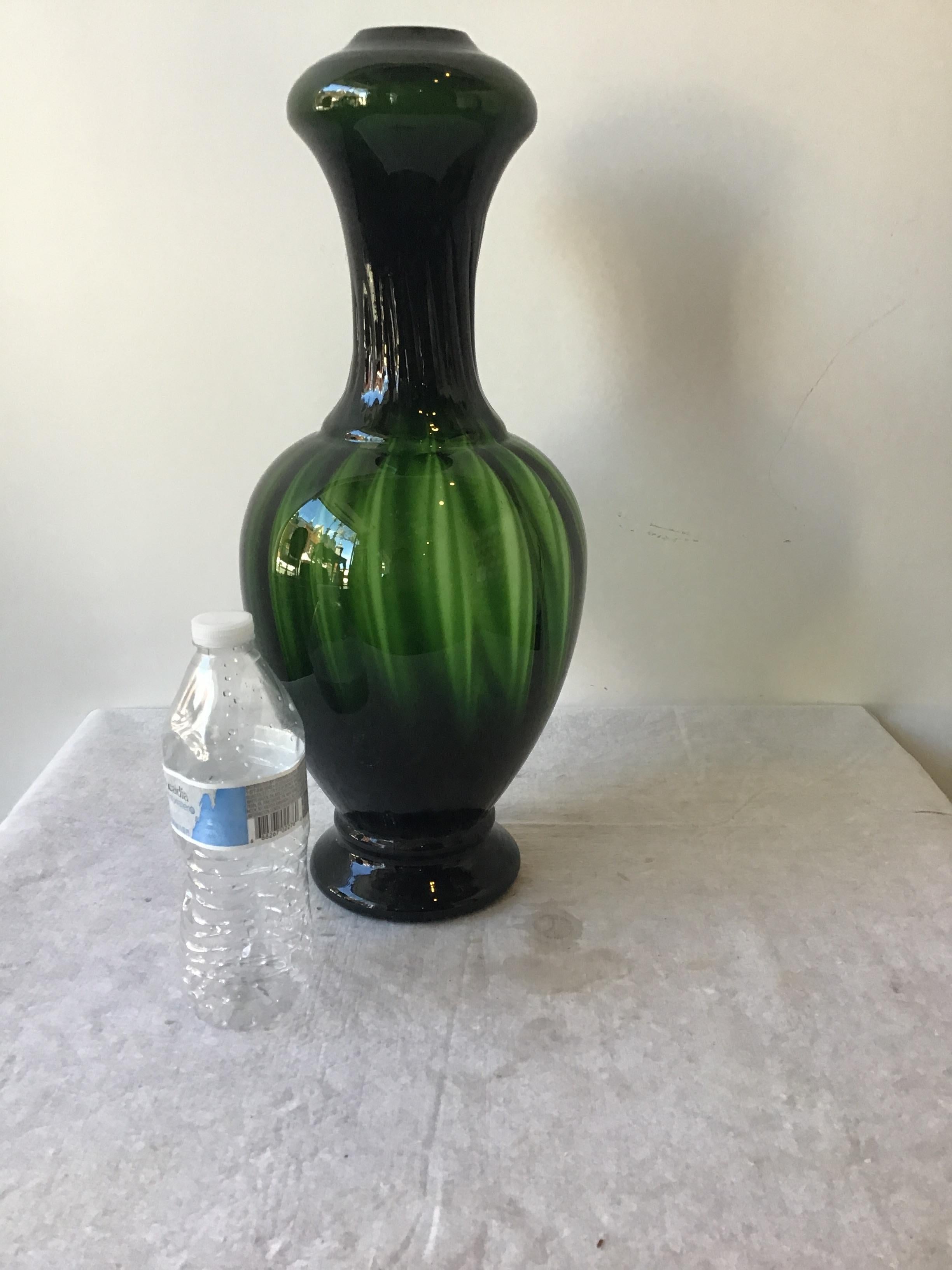 1960s green Murano lamp body by Balboa.
Lamp body needs all parts in order to be functioning light.