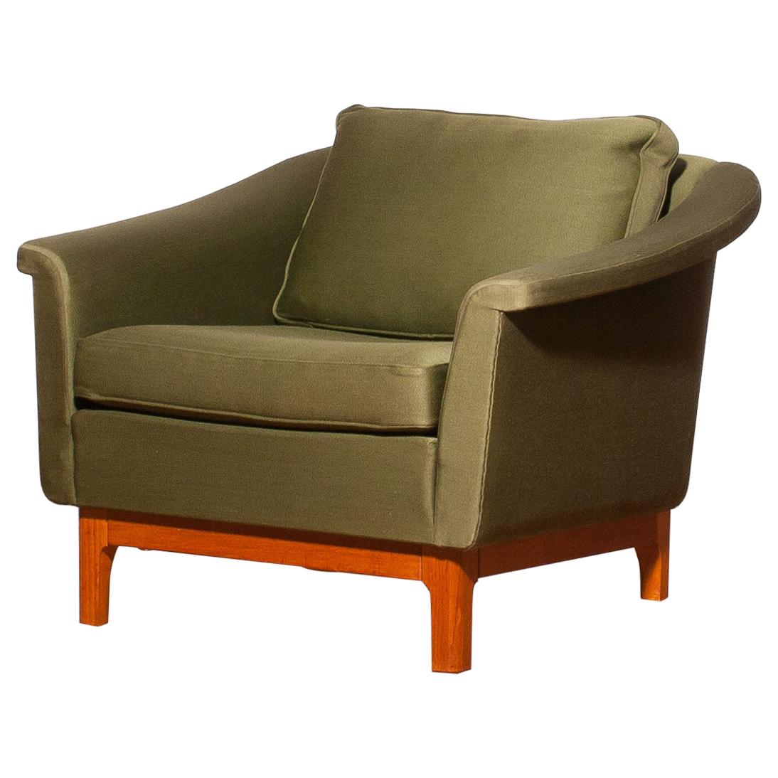 Beautiful lounge chair 'Pasadena' designed by Folke Ohlsson
and produced by DUX Ljungs Industrier, Sweden.
It is a very solid chair with a green upholstery
and teak frame.
The chair is in good condition.
Period: 1960s.
Dimensions: H 65 cm, W