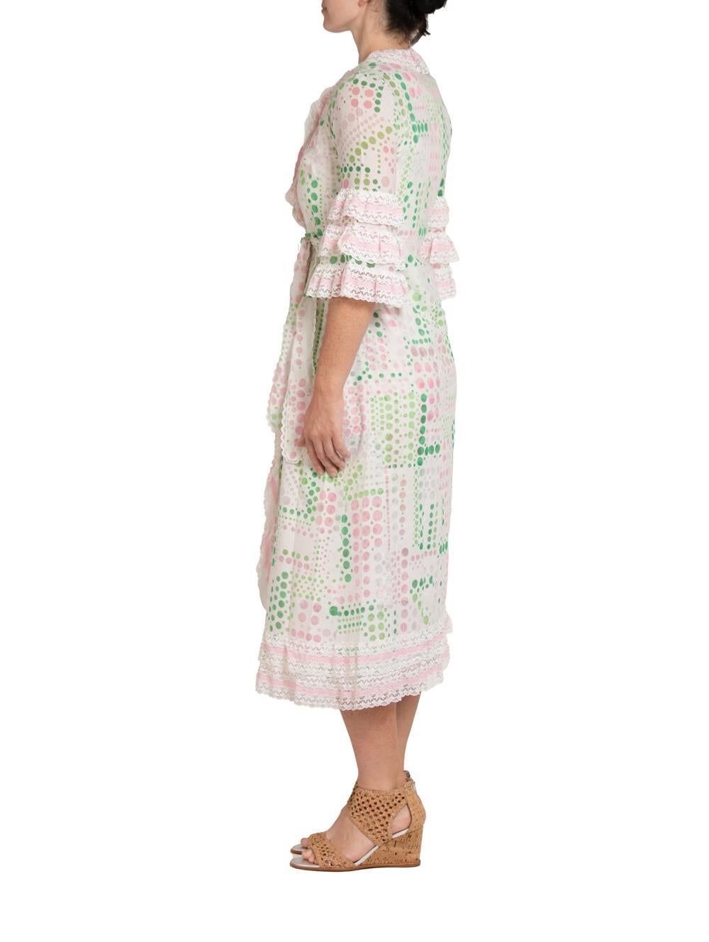 1960S Green & Pink Cotton Blend Negligee With Matching Robe In Excellent Condition For Sale In New York, NY