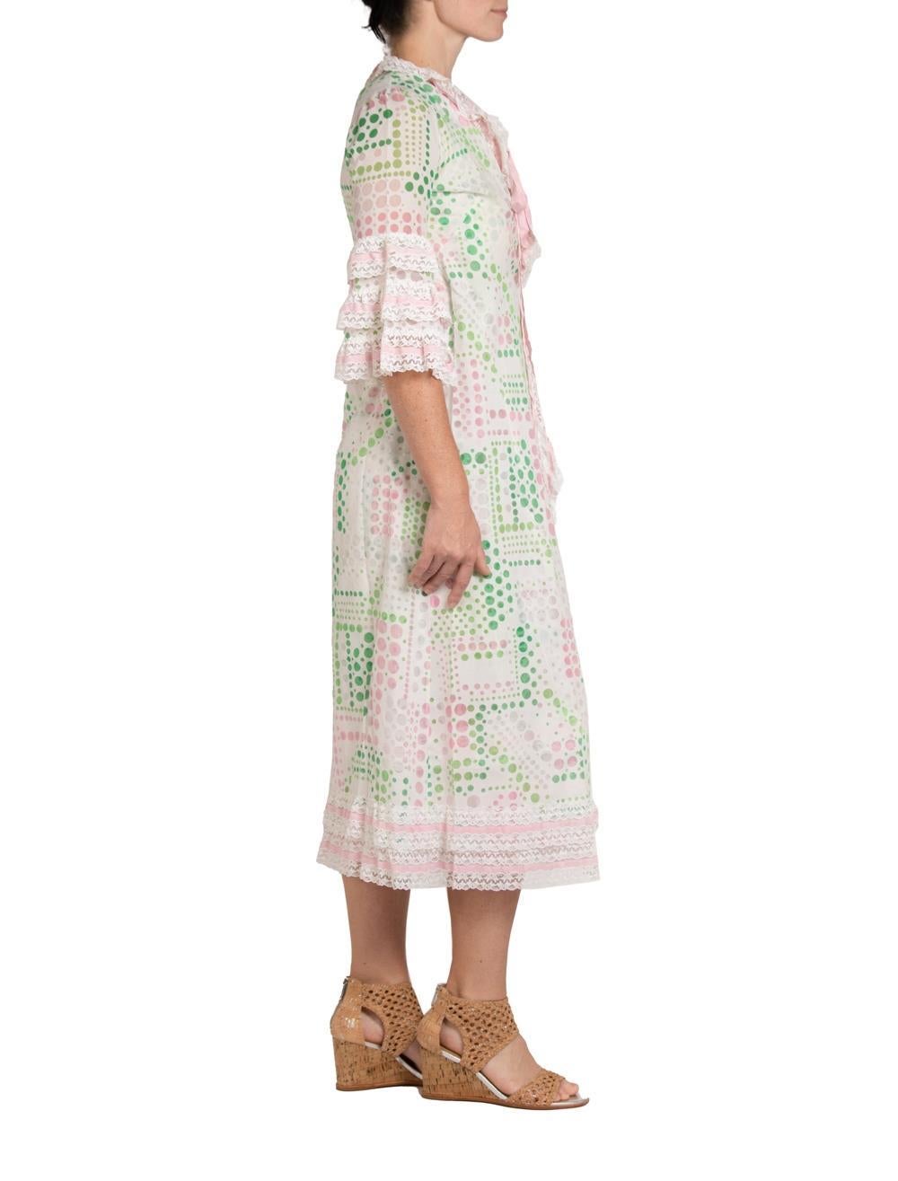 Negligee aus Baumwollmischung in Grün & Rosa aus den 1960er Jahren mit passendem Roben im Zustand „Hervorragend“ im Angebot in New York, NY