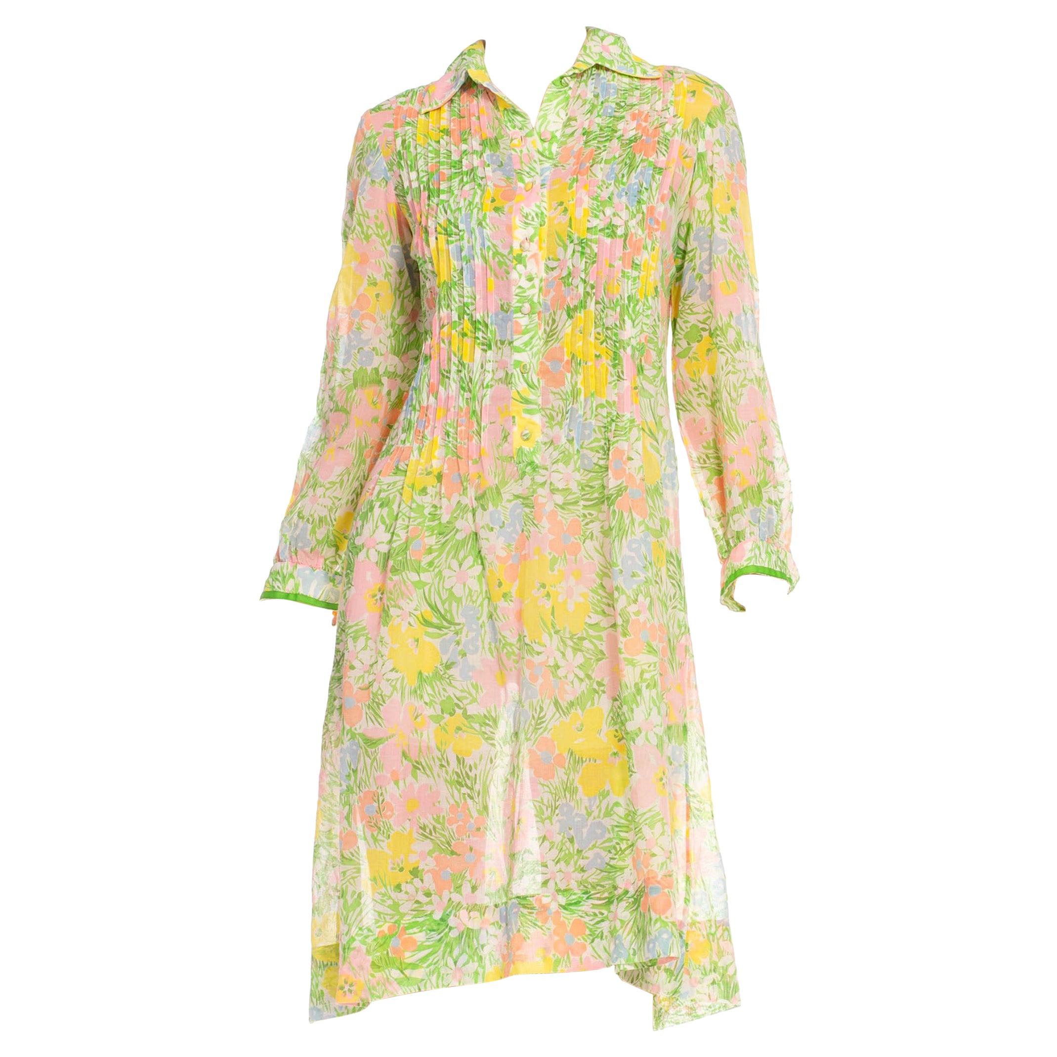 Abito a camicia floreale primaverile in cotone multi verde e rosa degli anni '60