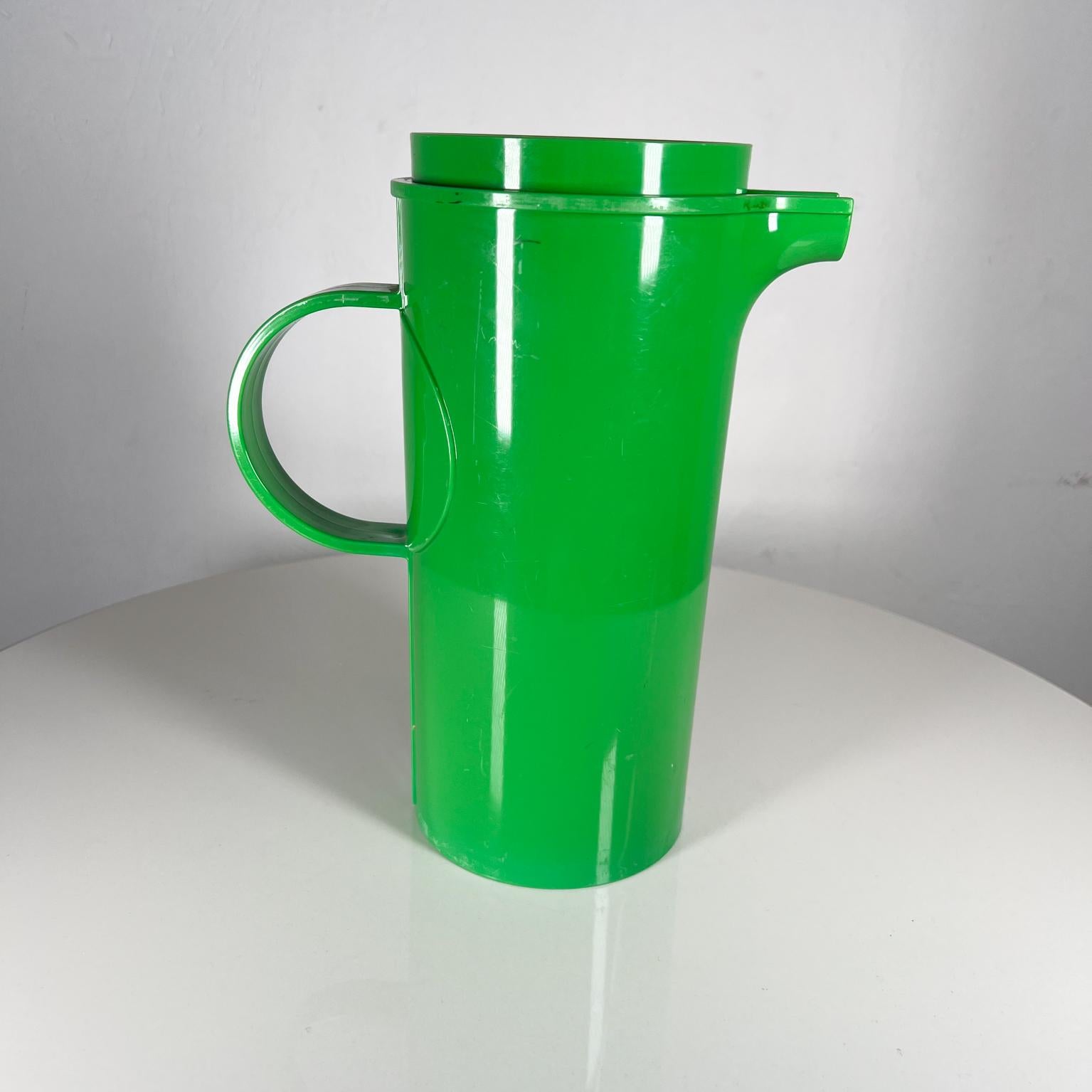 1960s green pitcher Modern Dansk designs plastic barware
Ideal outdoor barware
10.13 tall x 8.38 d x 4.88 diameter
Unrestored preowned vintage condition, refer to all images.
 