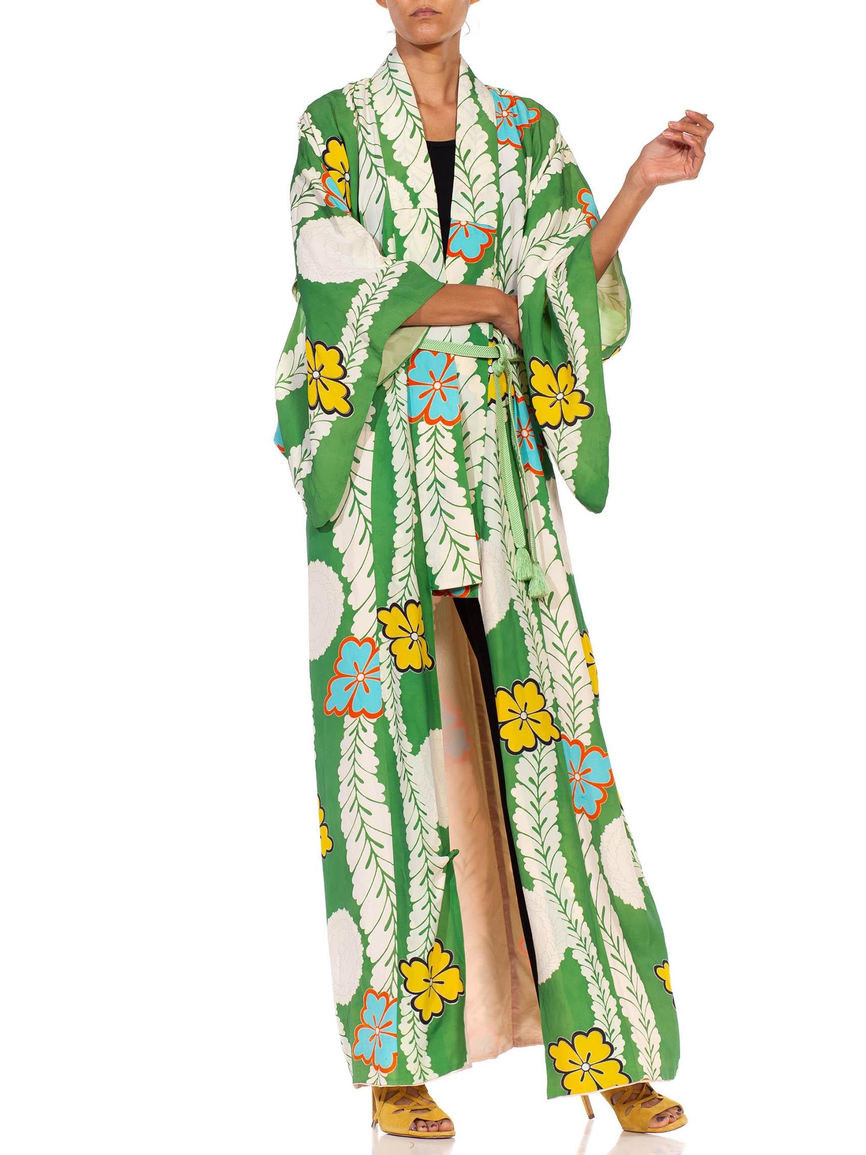 1960S Green Silk Flower And Leaf Medallion Hand Blocked  Kimono In Excellent Condition For Sale In New York, NY