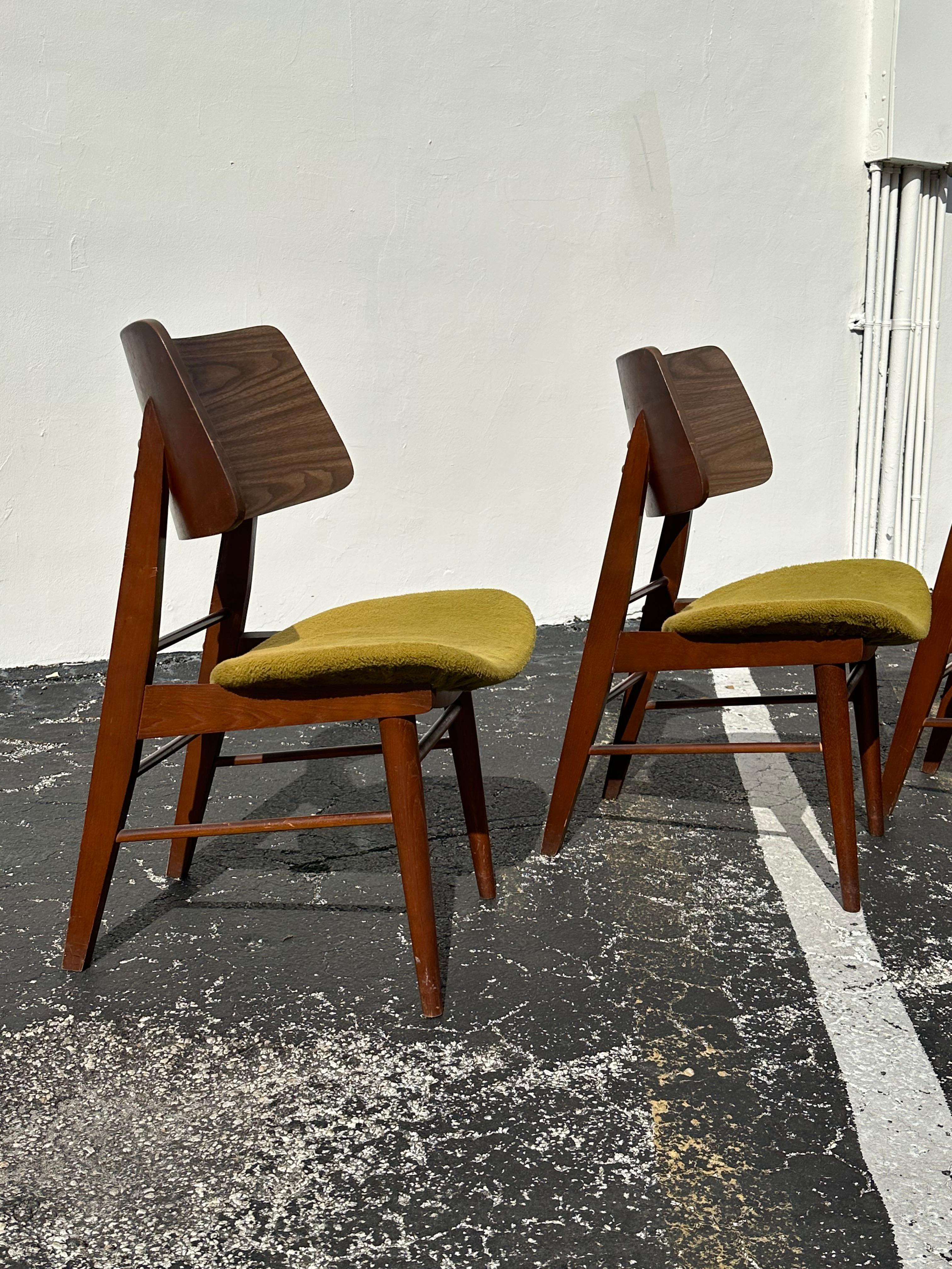 Sedie da pranzo MCM anni '60 con schienale curvo in legno verde Thonet, set di 6 in vendita 4
