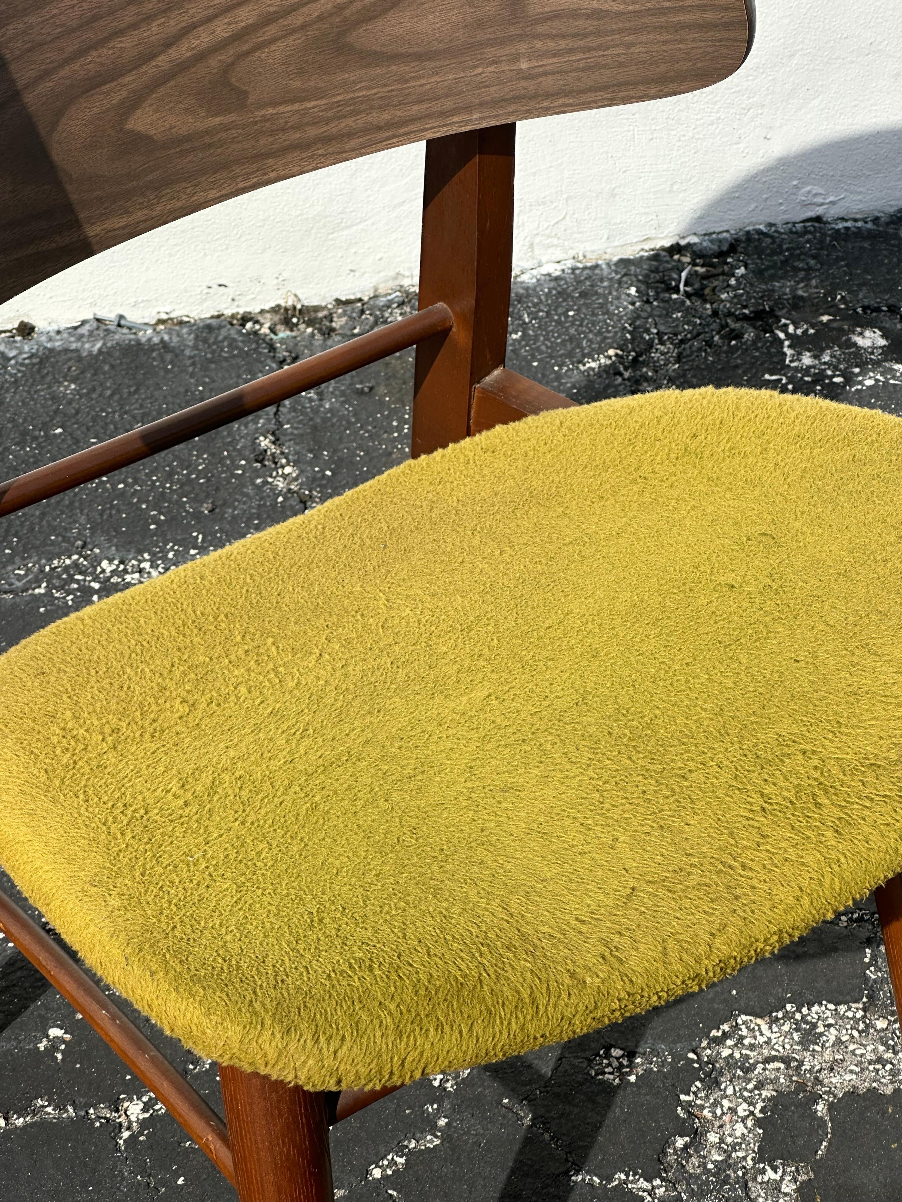 Sedie da pranzo MCM anni '60 con schienale curvo in legno verde Thonet, set di 6 in vendita 8
