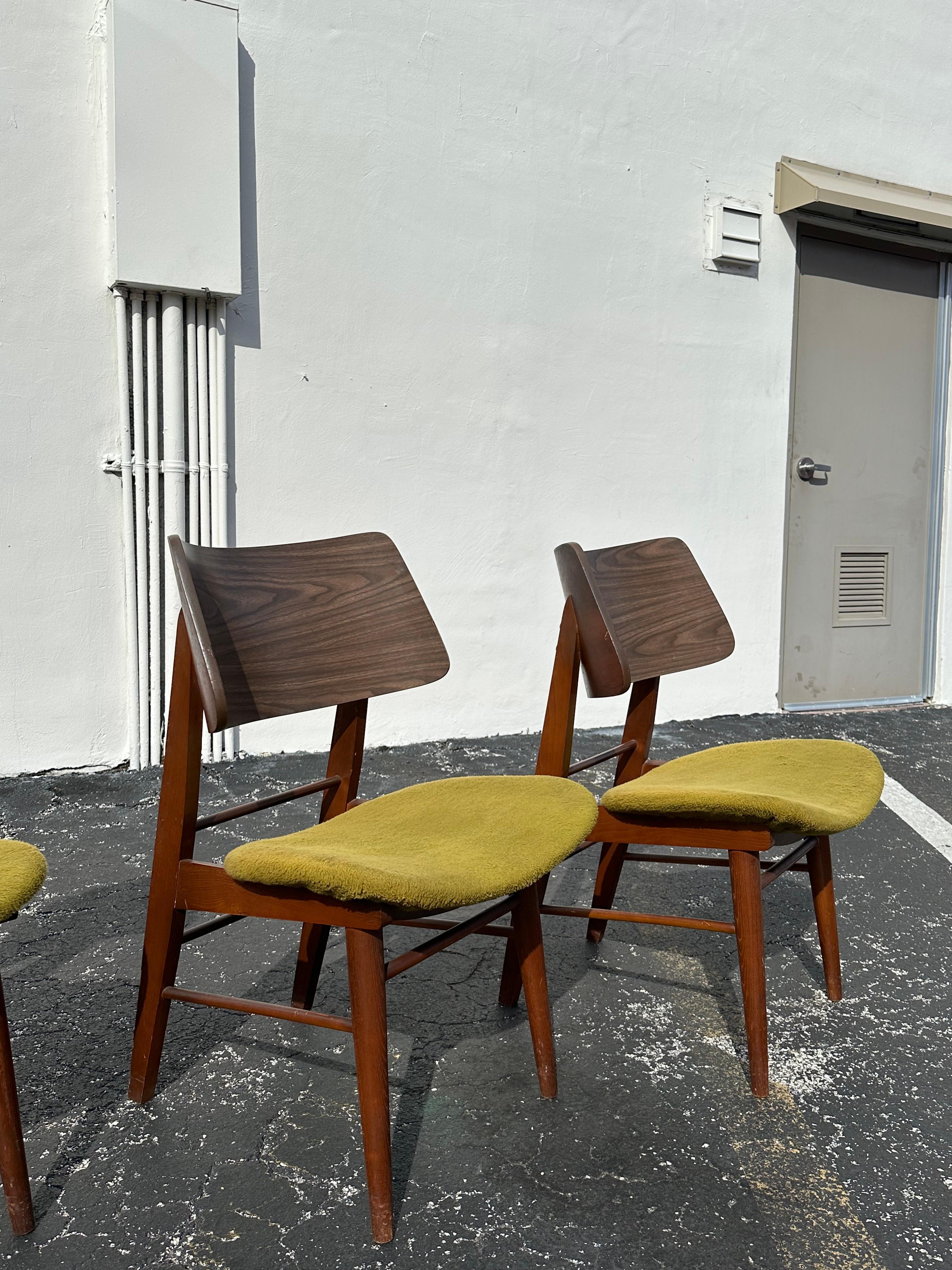 Sedie da pranzo MCM anni '60 con schienale curvo in legno verde Thonet, set di 6 in vendita 2
