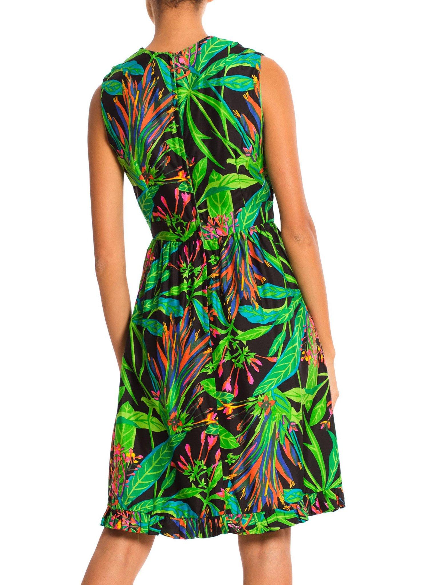 Women's 1960'S Green Tropical Silk Dress For Sale