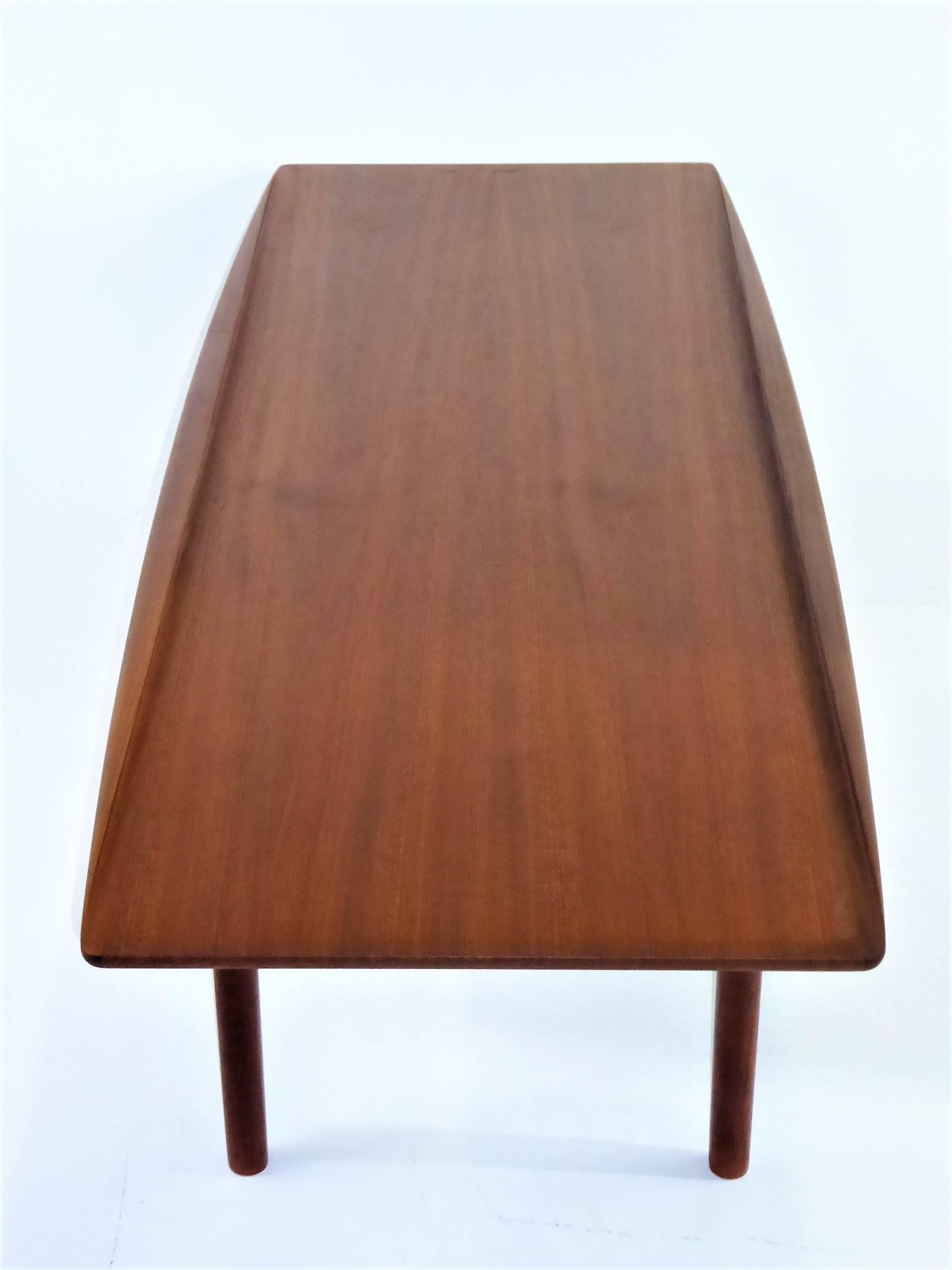 1960s Grete Jalk Surfboard Coffee Table for Poul Jeppesen In Good Condition In Miami, FL