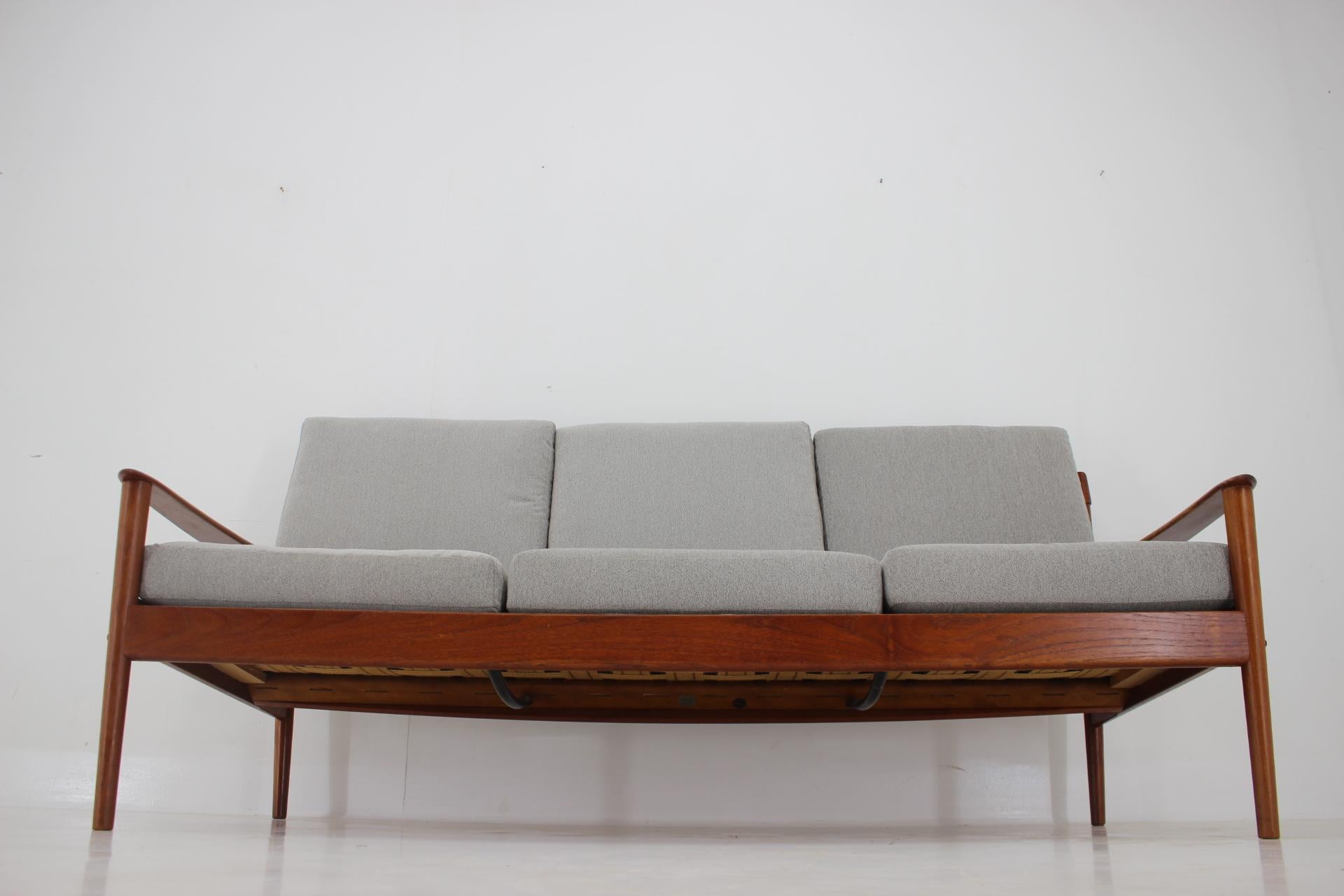 Grete Jalk, 3-Sitzer-Sofa aus Teakholz für Poul Jepessen, Dänemark, 1960er Jahre 4