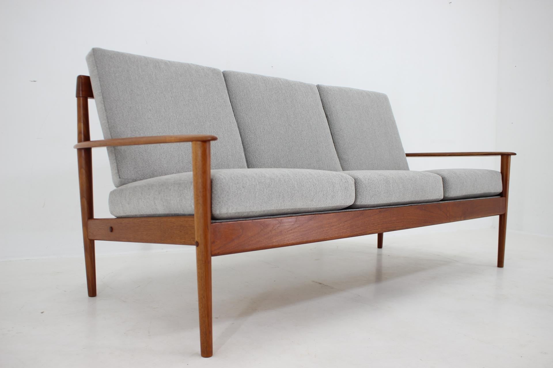 Mid-20th Century 1960s Grete Jalk Teak 3-Seater Sofa for Poul Jepessen, Denmark For Sale