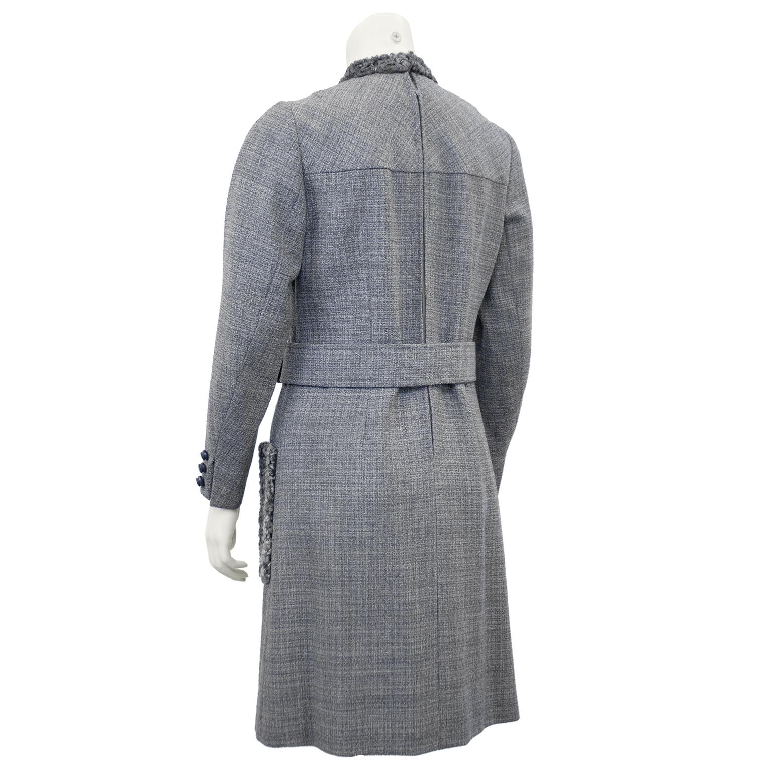Vestido camisero en tejido de lana gris de los años 60 con detalles de cordero persa Gris en venta