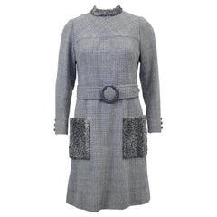 Robe droite grise en laine tissée des années 1960 avec détails en agneau persan