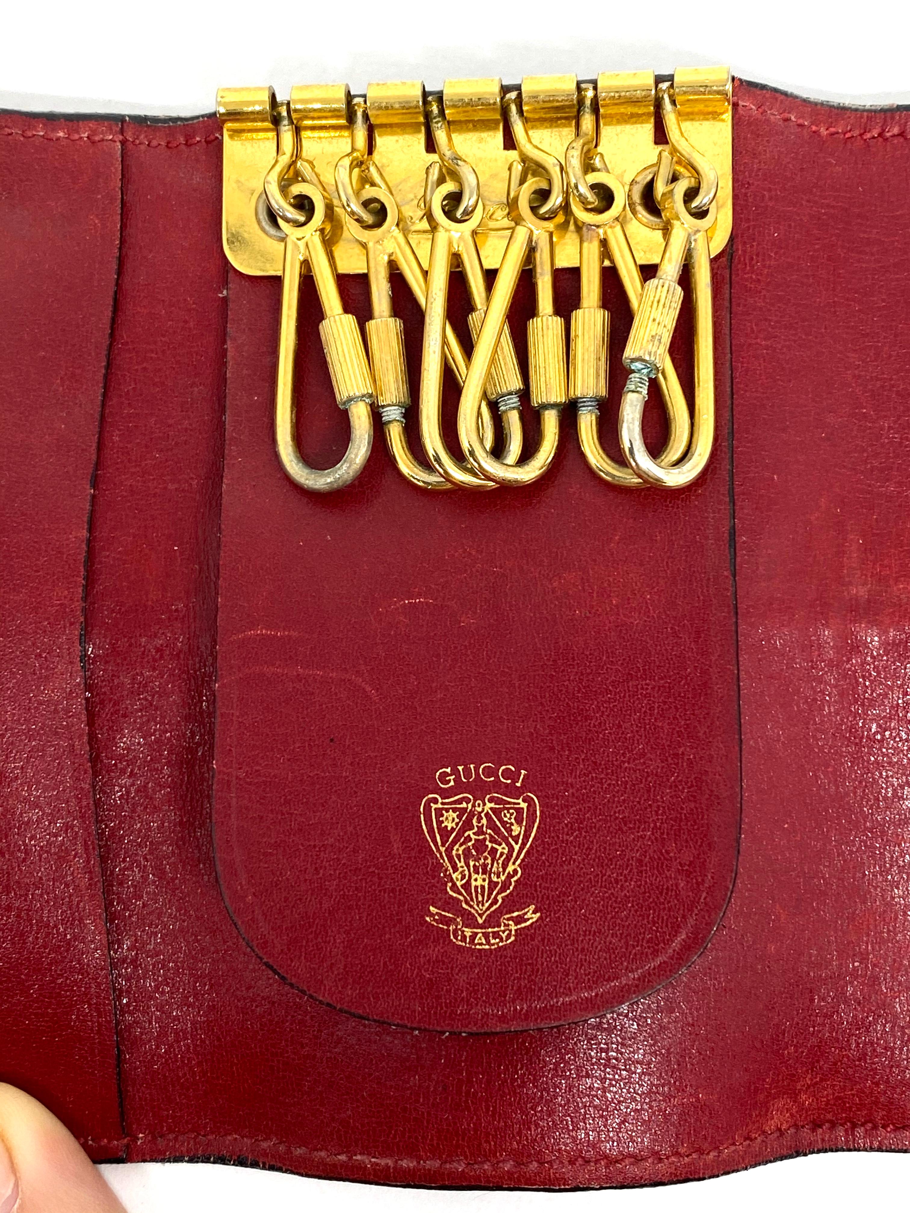 1960s GUCCI Red Leather Key Holder Tri- Fold Wallet  In Excellent Condition In Beverly Hills, CA