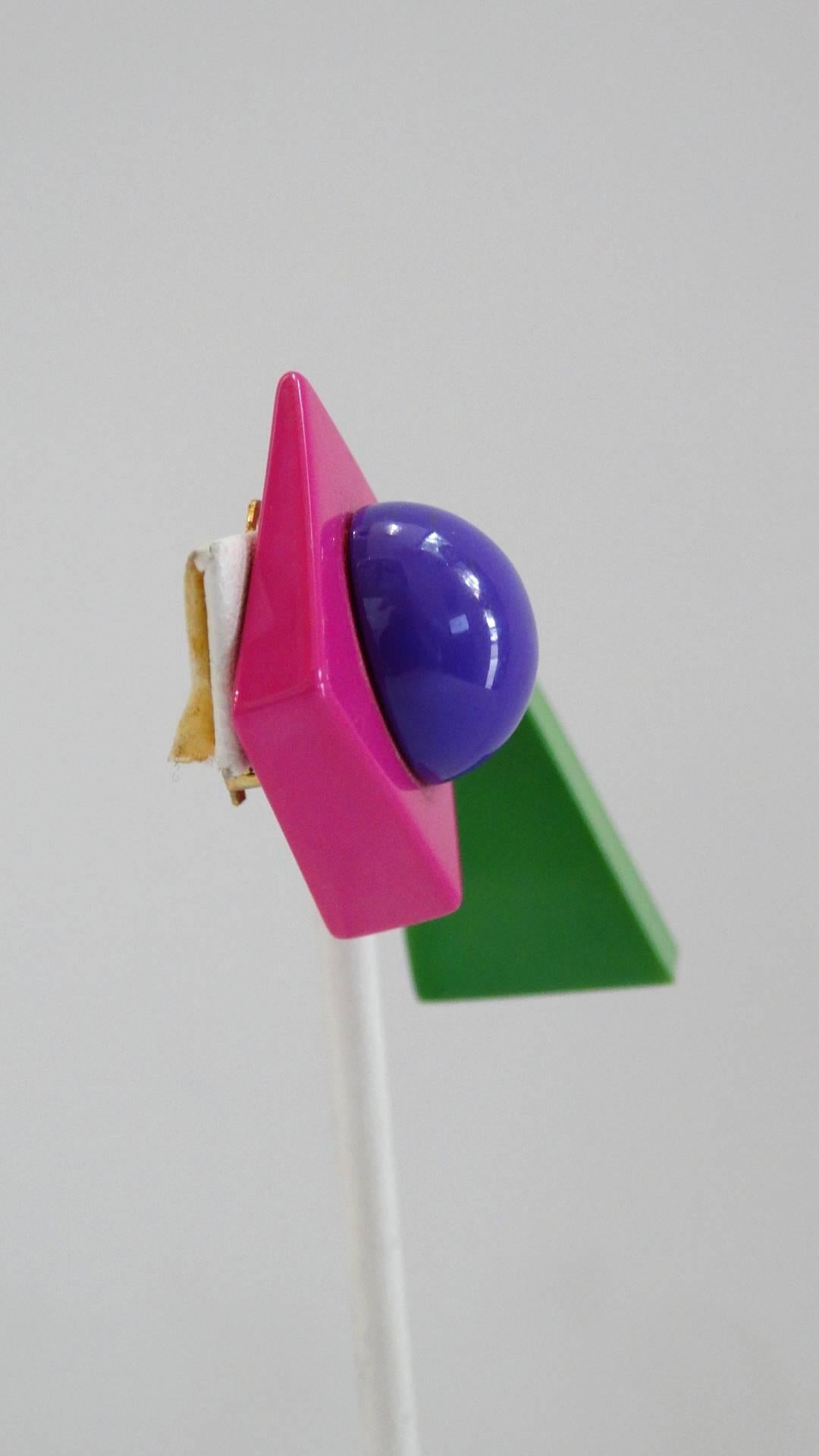 The most amazing pair of 1960s mismatched earrings designed by Francois Schoenlaub for Guillemette l'Hoir Paris! Made of a bold and bright French bakelite material, in shades of violet, magenta and green! These earrings are delightfully mismatched-