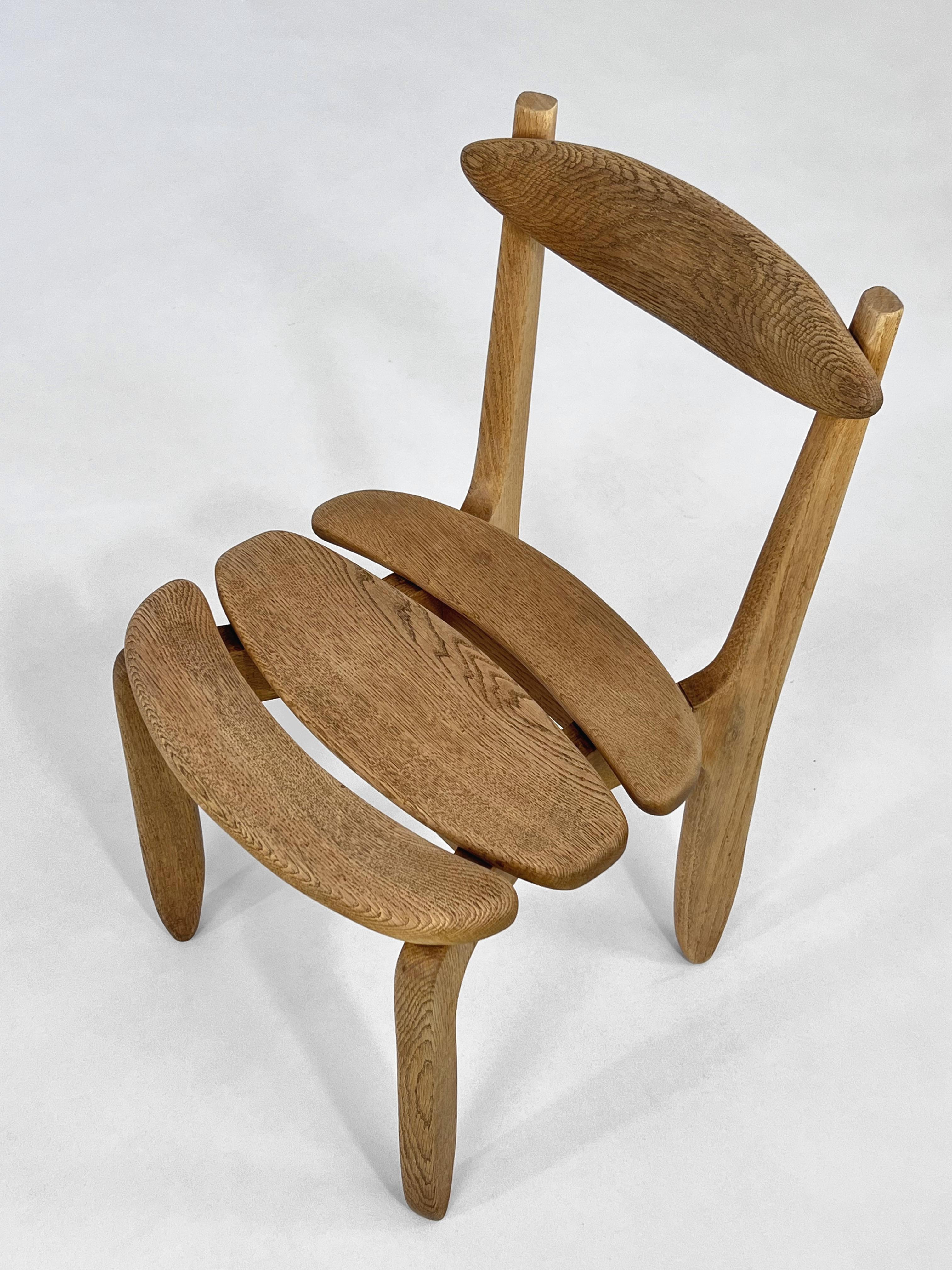 1960er Jahre Guillerme and Chambron Design Oak Wooden Set von sechs Esszimmerstühlen (20. Jahrhundert) im Angebot