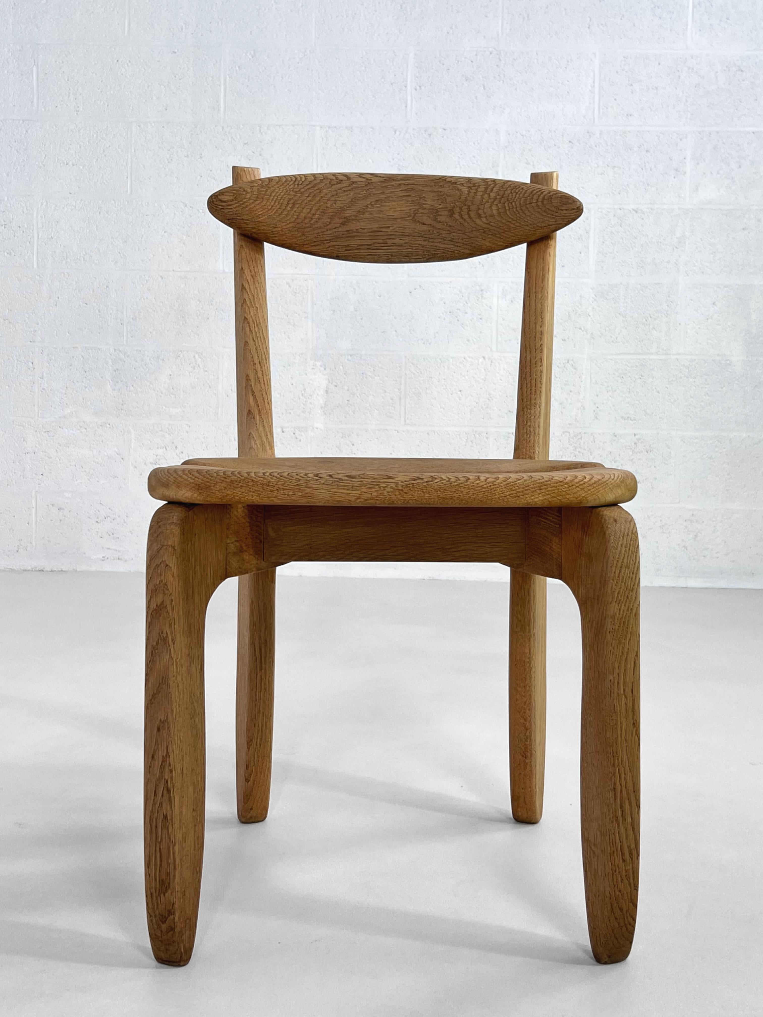 1960 - Guillerme and Chambron Design/One Oak Oak Set of Six Dining Chairs (chaises de salle à manger) en vente 2
