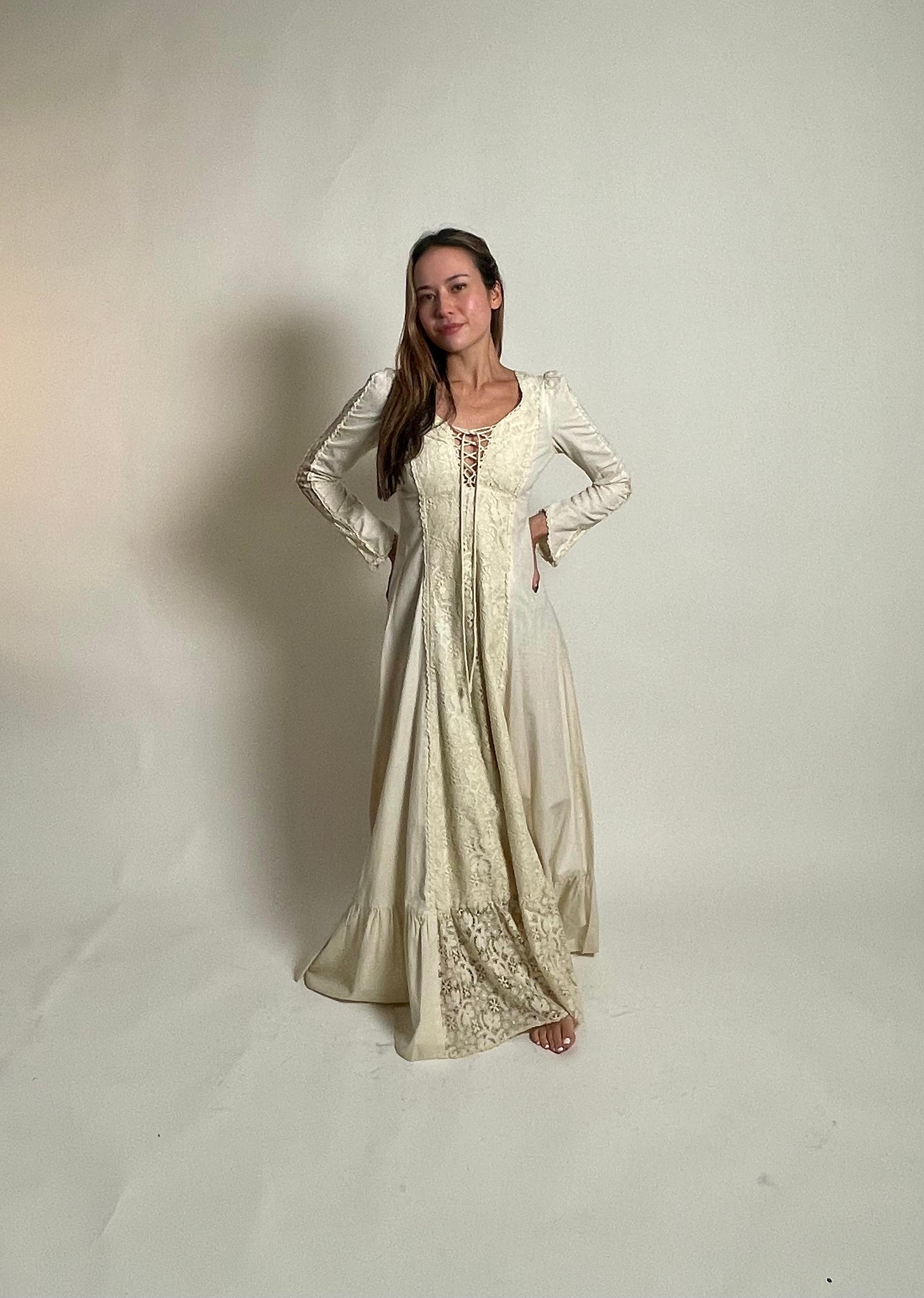 1960s Gunne Sax Black Label Linen and Crochet Laced Bodice Dress For Sale 1