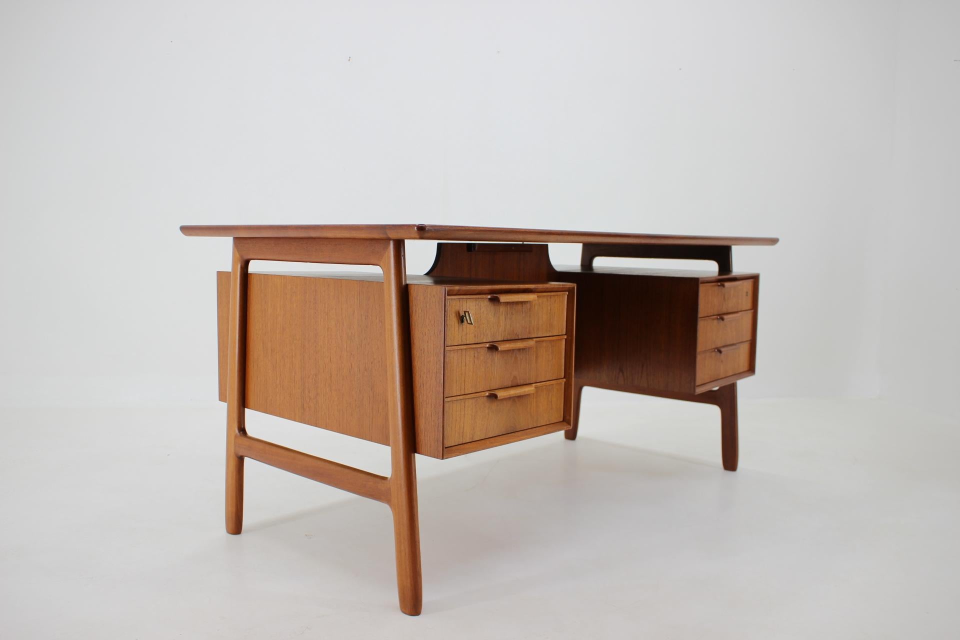 1960er Jahre Gunni Omann Modell 75 Teakholz-Schreibtisch für Omann Jun Møbelfabrik (Moderne der Mitte des Jahrhunderts) im Angebot