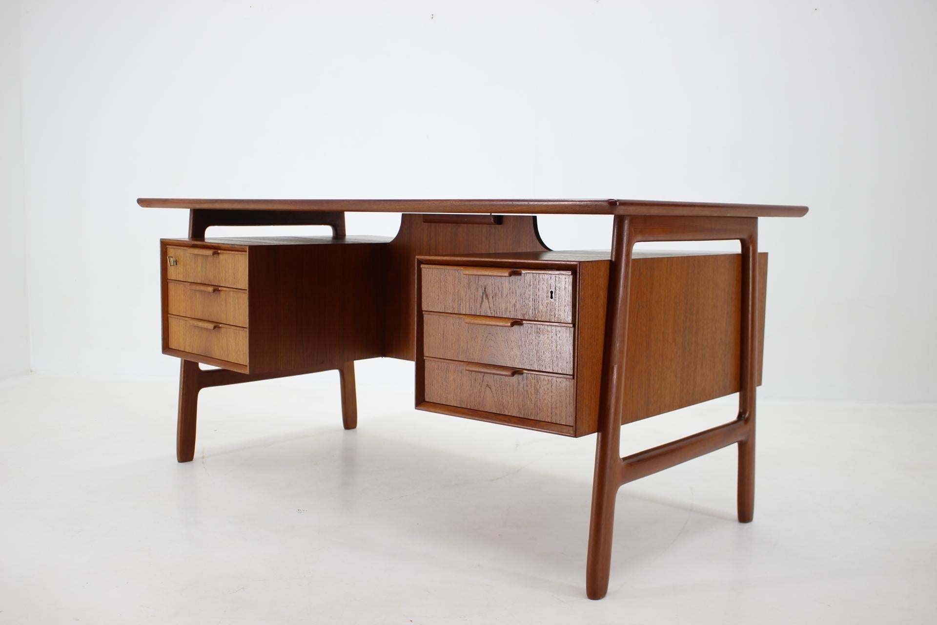 Danish 1960s Gunni Omann Model 75 Teak Desk for Omann Jun Møbelfabrik For Sale