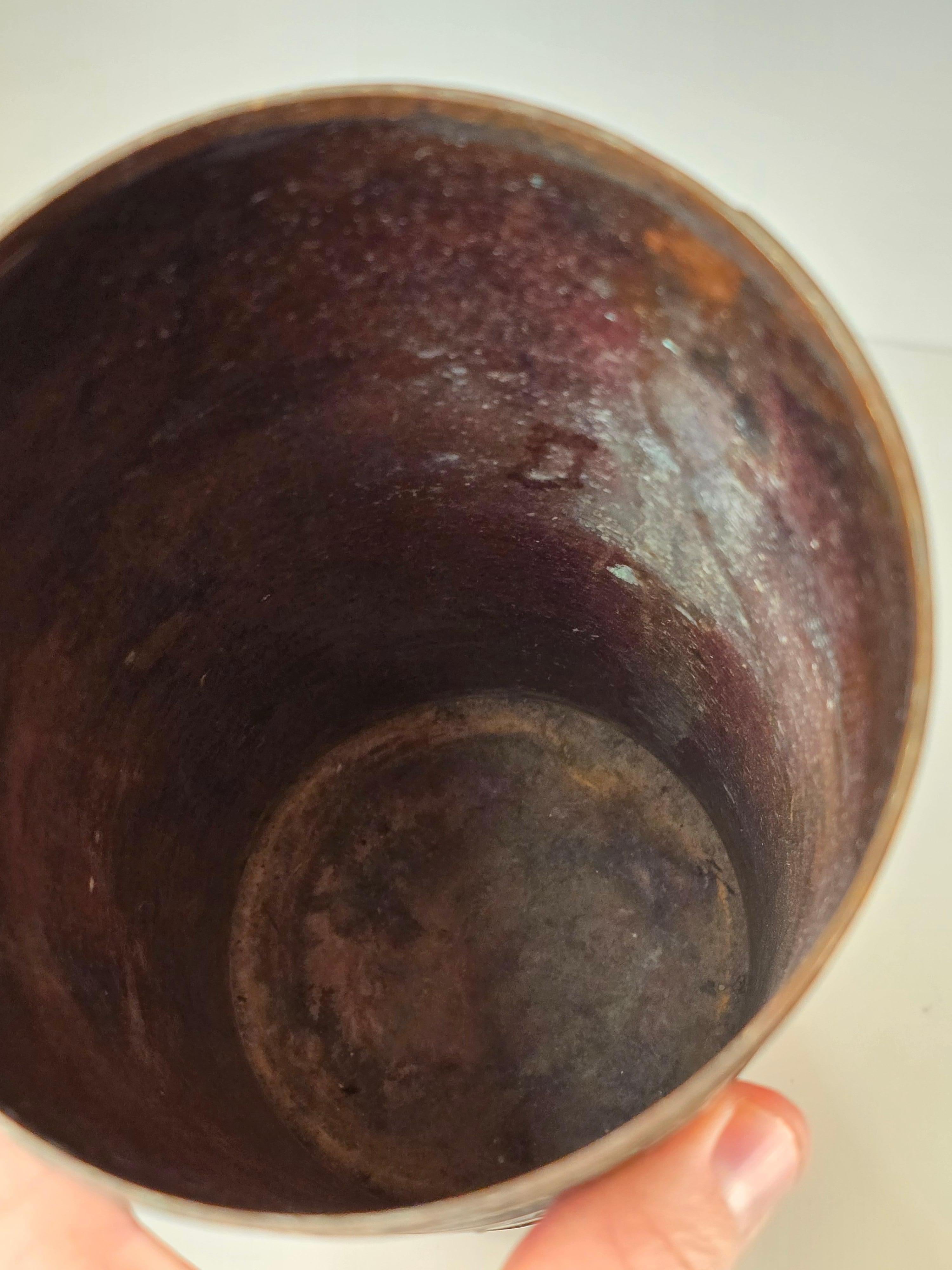1960s Hammered Copper and Brass Vase In Good Condition For Sale In Kilmarnock, VA