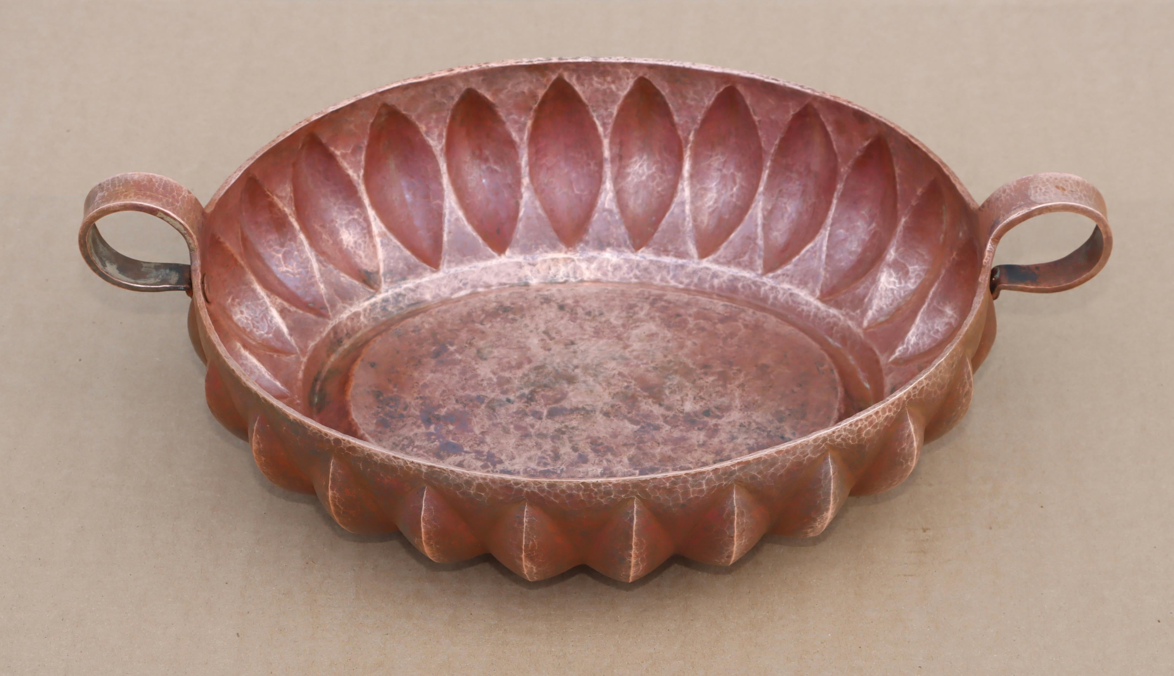 Mid-Century Modern 1960's Hammered Copper Mexican Decorative Bowl For Sale
