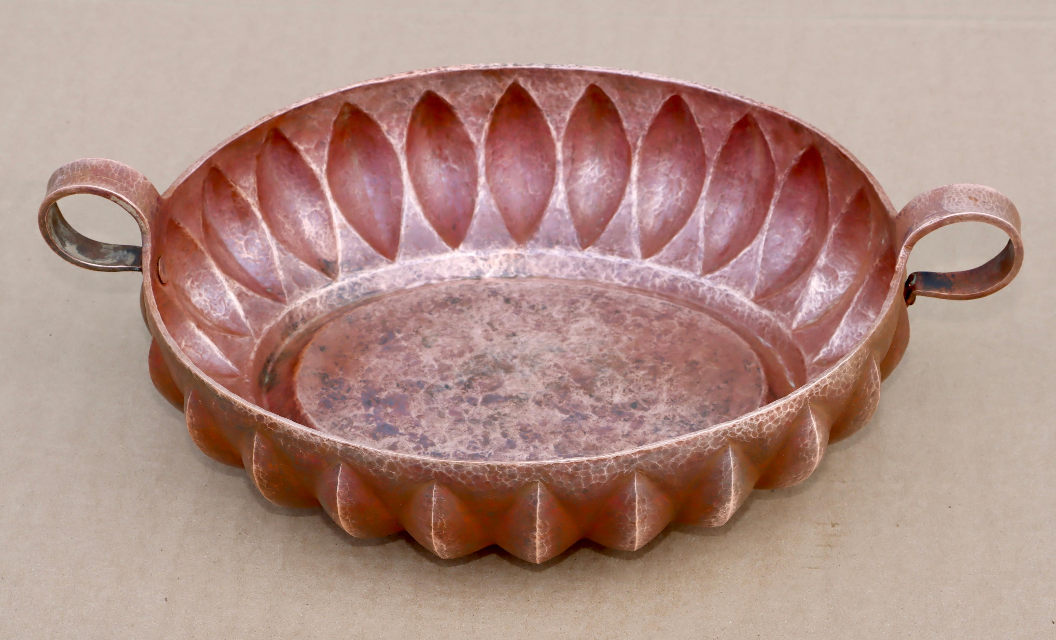 Mid-20th Century 1960's Hammered Copper Mexican Decorative Bowl For Sale