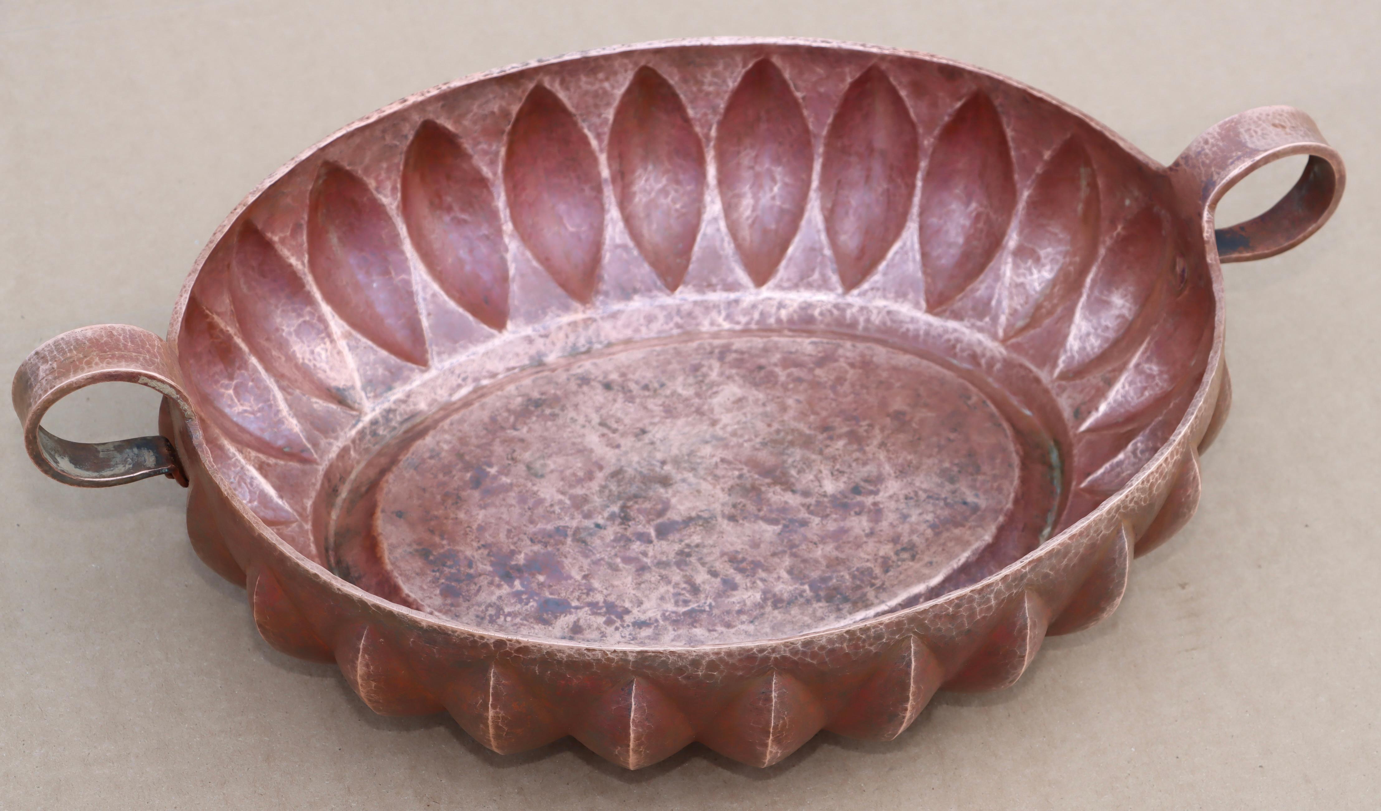 Cuenco decorativo mexicano de cobre martillado de los años 60 Cobre en venta