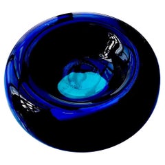 Ciotola in vetro blu soffiato a mano del 1960 attribuita a Cenedese