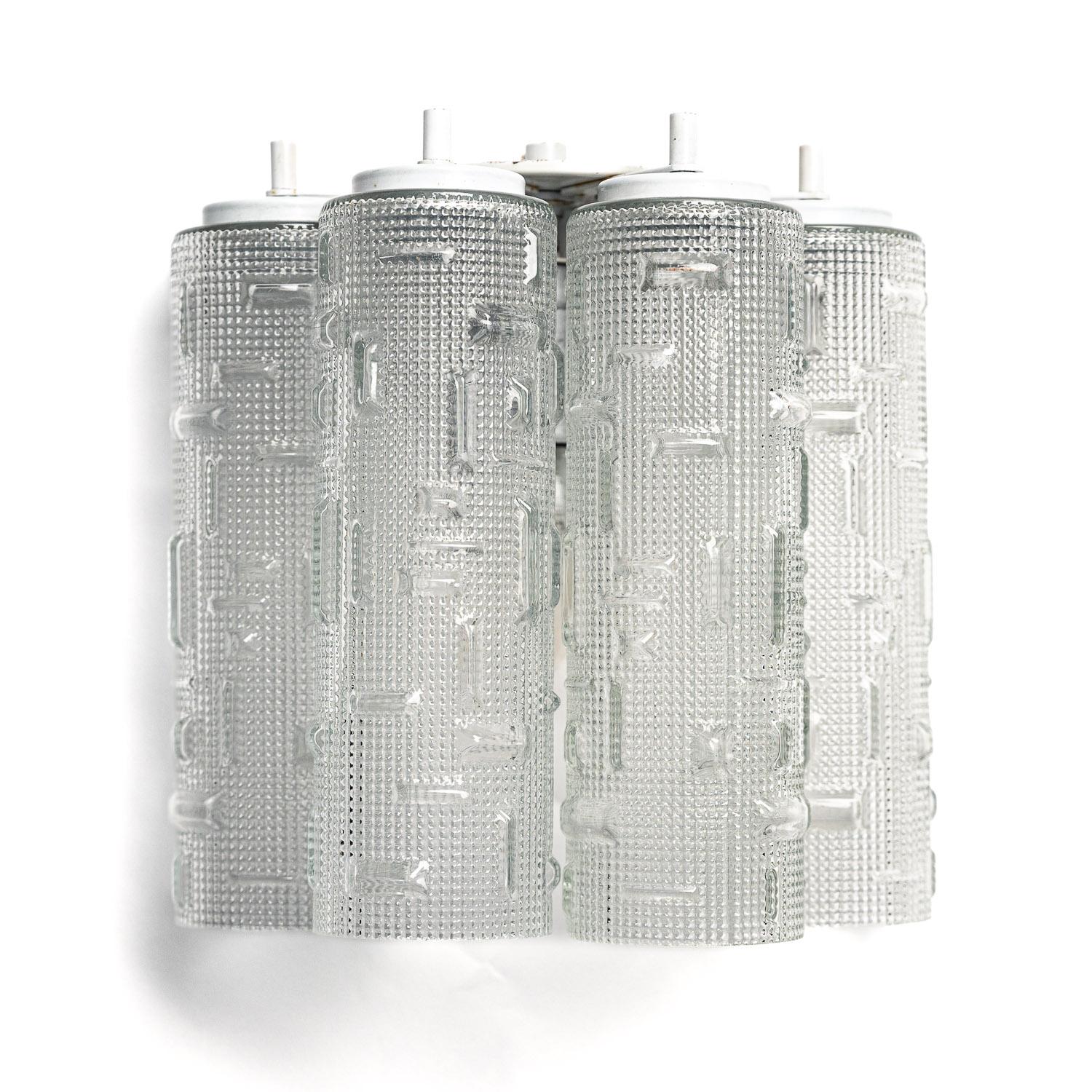 If you like vintage lighting then you will love this glass sconces by Carlo Scarpa for Venini. Designed with four vertical tubes and metal centre with one E14 bulb.
In full working condition and ready to use. Equipped with European wiring, it can