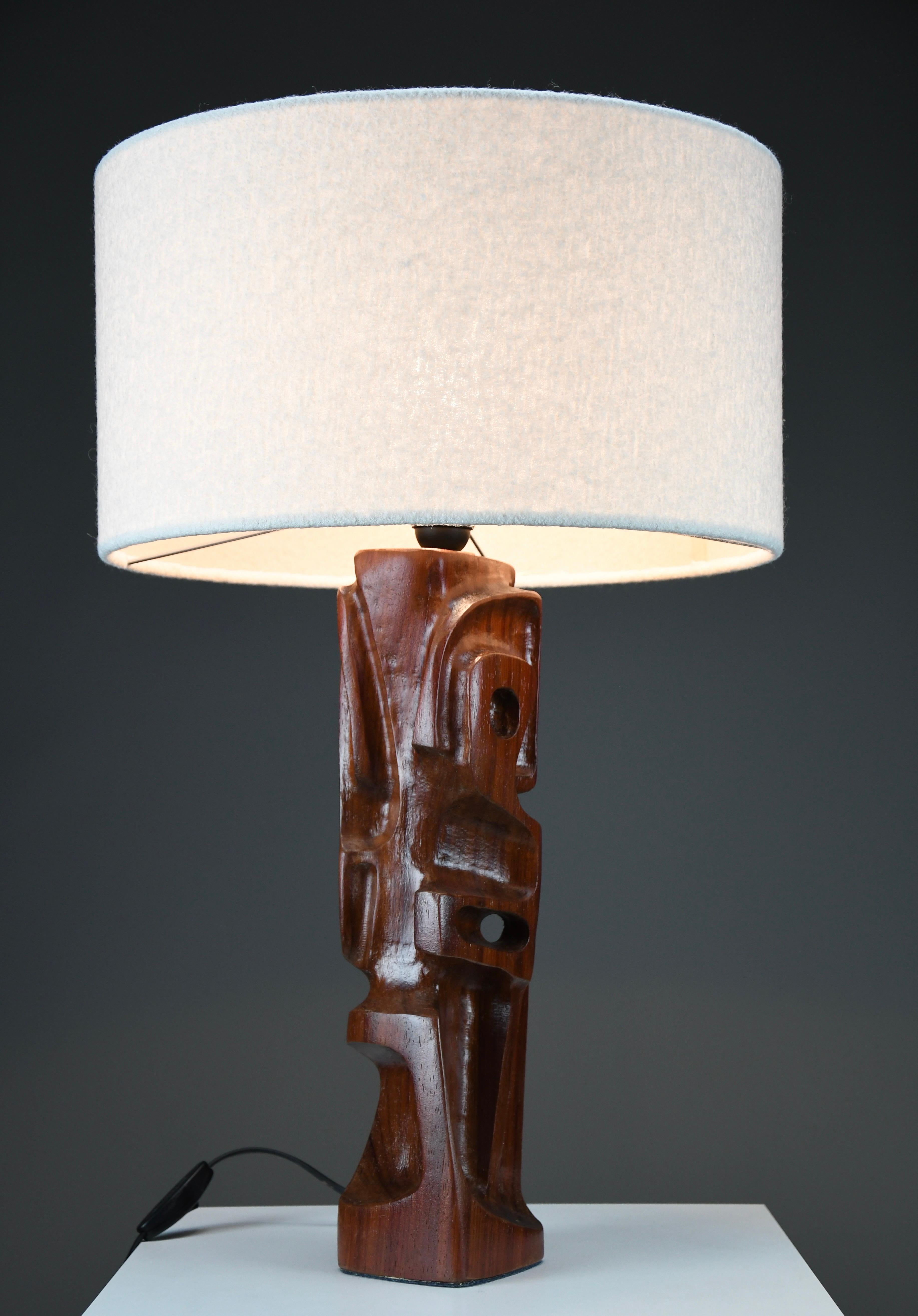 1960er Handgeschnitzte Tischlampe von Gianni Pinna - Italienische Mitte des Jahrhunderts im Angebot 1