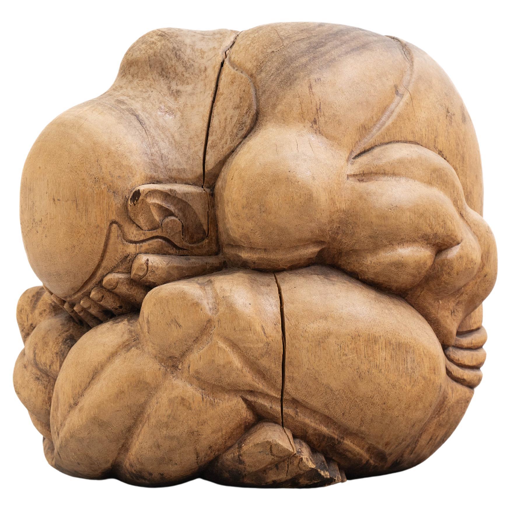 Scultura in legno intagliato a mano del 1960 raffigurante Buddha che prega e piange