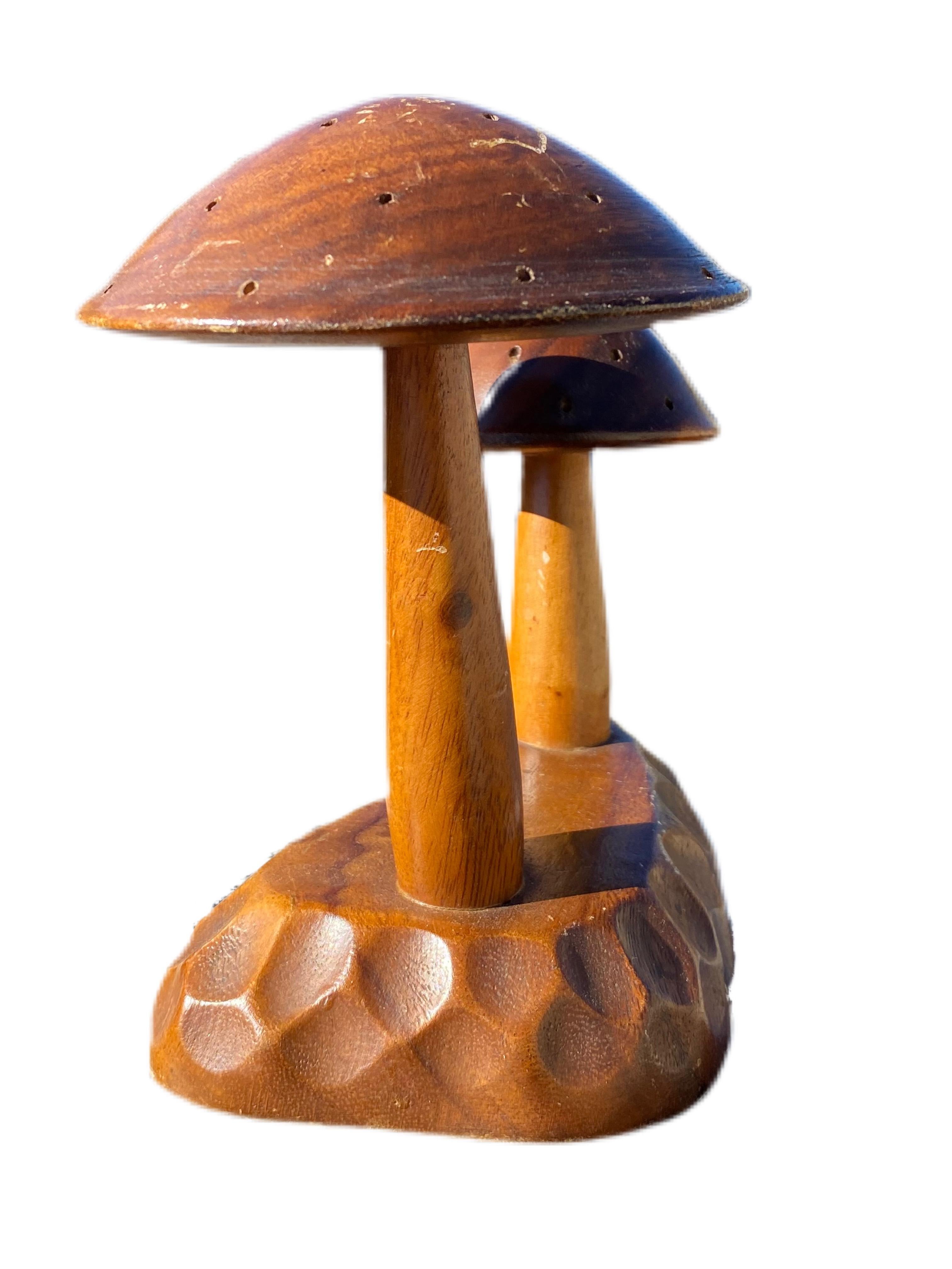 Beautifully hand carved wooden mushrooms carved from Monkey Pod Wood. Does have light signs of wear/scratches, but overall good condition.