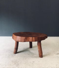 1960's Hand Crafted Tripod Teak Baumstamm Couchtisch