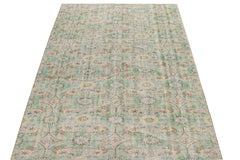 Vintage-Teppich im Used-Stil aus den 1960er Jahren mit grünem, beige-braunem Blumenmuster von Teppich & Kelim