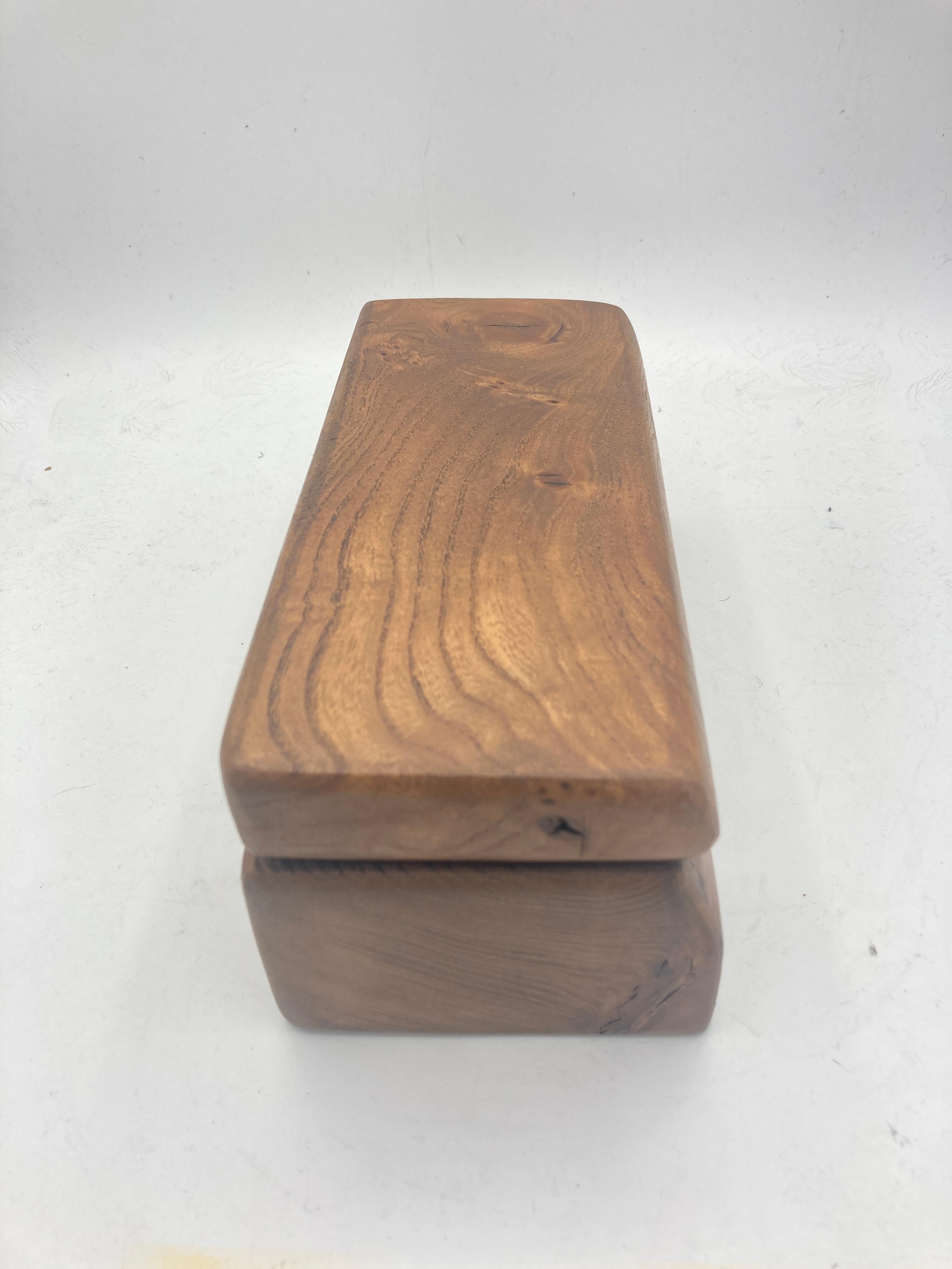 1960 Caja decorativa de madera tallada
Hand Made
Francia
Firmado