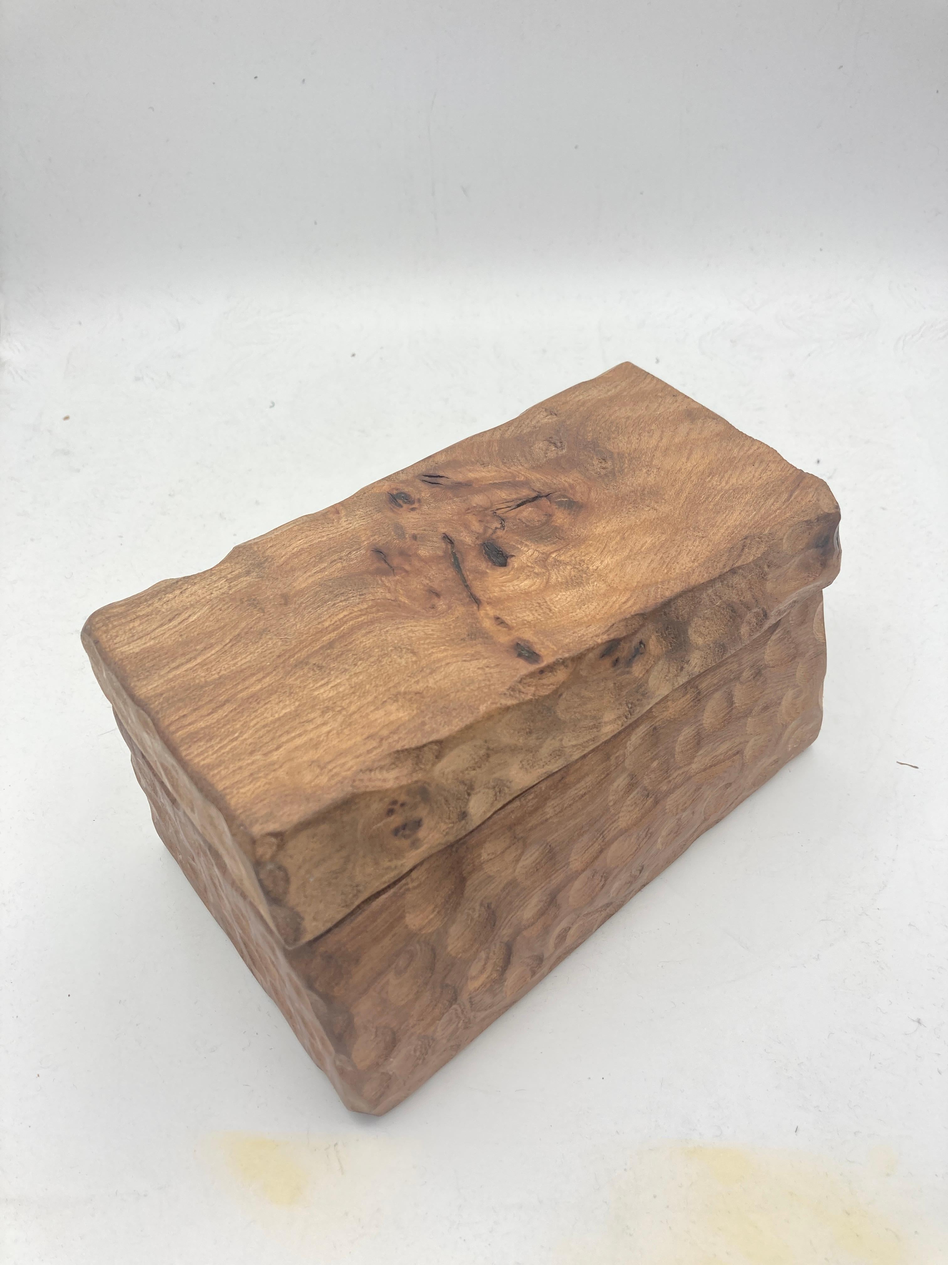 Caja de madera tallada de los años 60
Hand Made
Firmado 