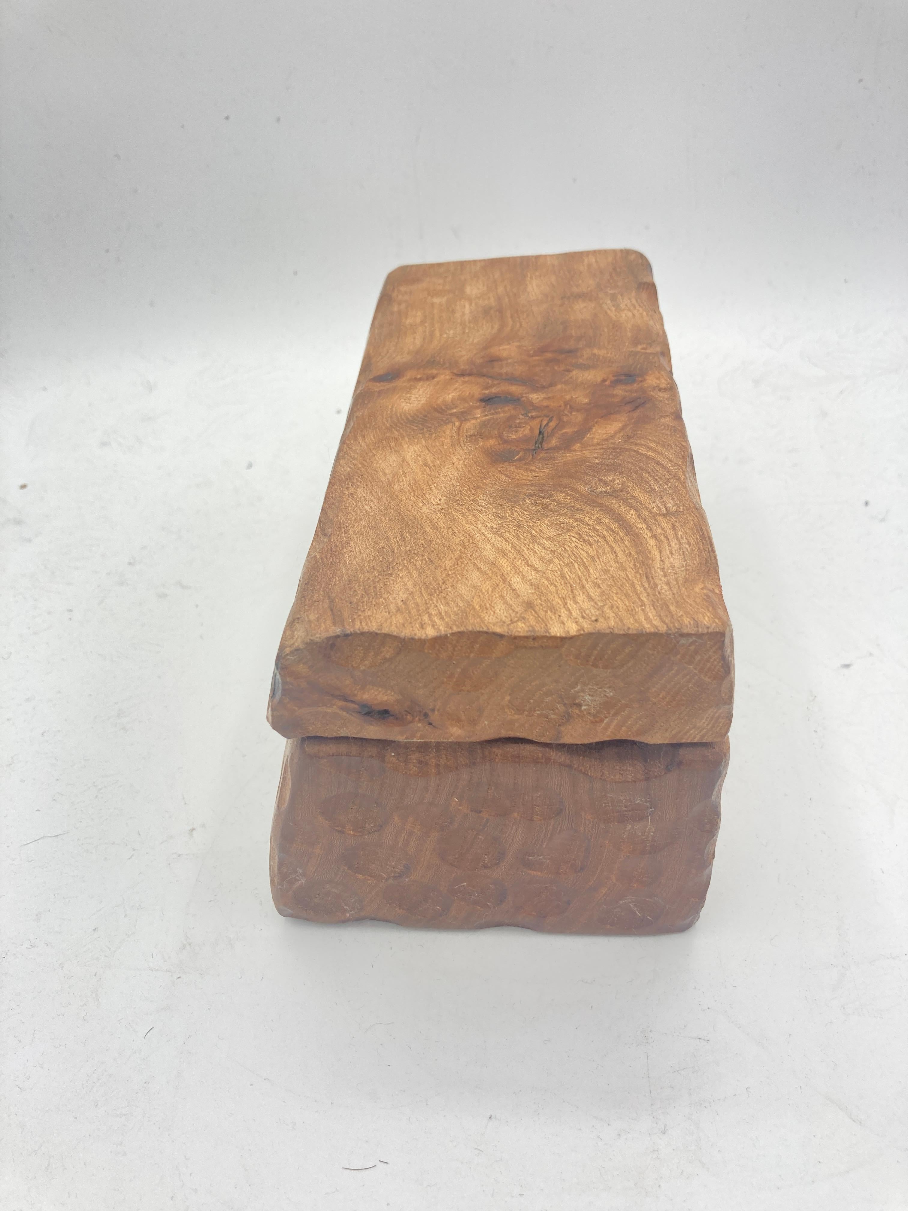 Caja de madera tallada Hand Made de los años 60 Madera frutal en venta