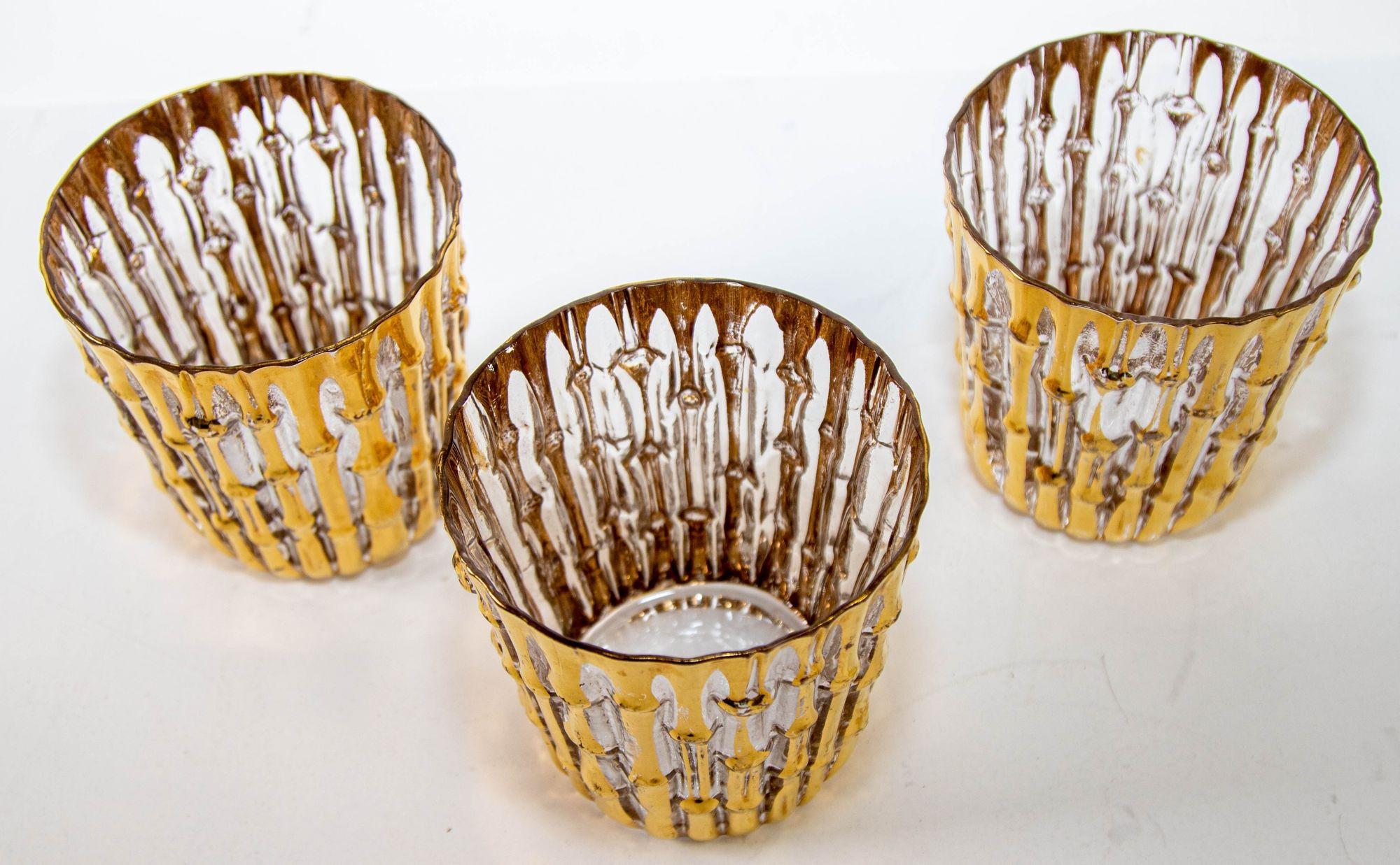 Midcentury metallic 22-Karat Hand Painted Bamboo Rocks Glasses, Set of 3, circa 1965.
Vintage Set of 22-karat gold hand painted bambu pattern rocks glasses by the Imperial Glass Company.
The bamboo pattern is stunning with a raised vertical