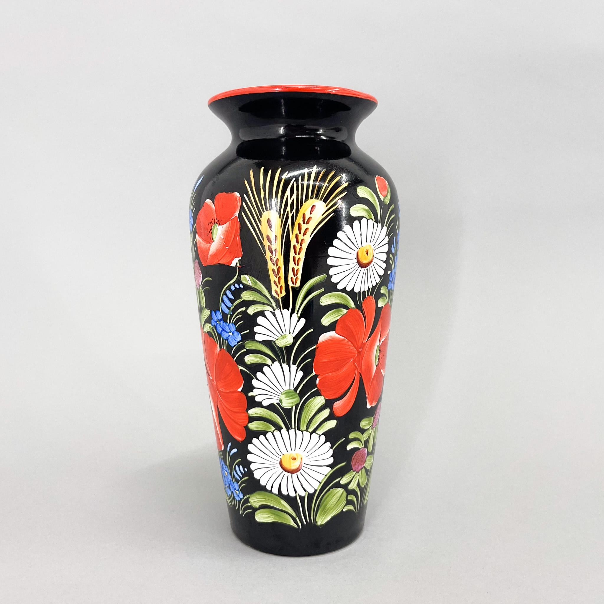 1960s Hand Painted 'Chodska' Ceramic Vase In Good Condition For Sale In Praha, CZ