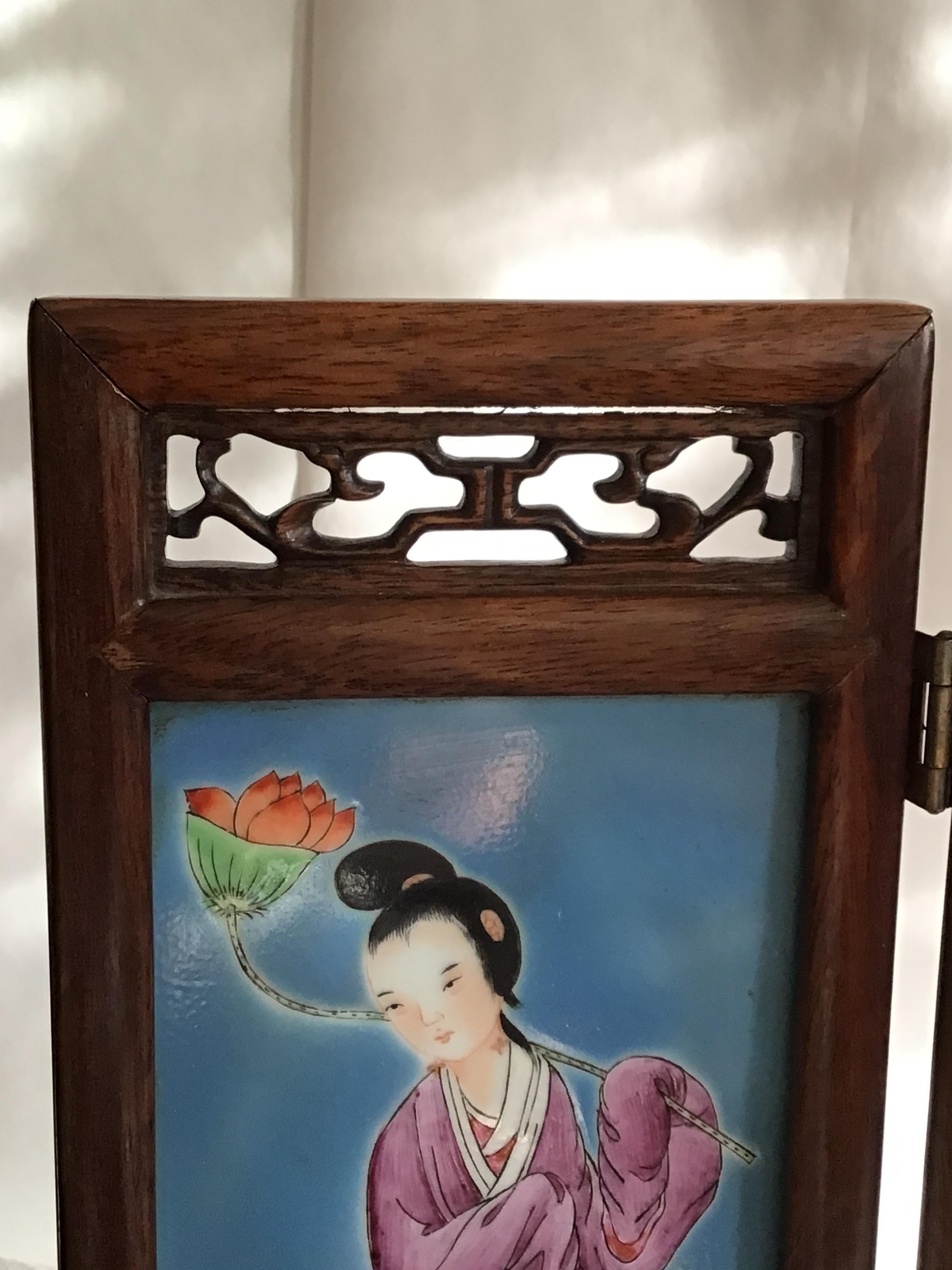 1960s Hand-Painted Wood and Porcelain Tabletop Screen For Sale 3