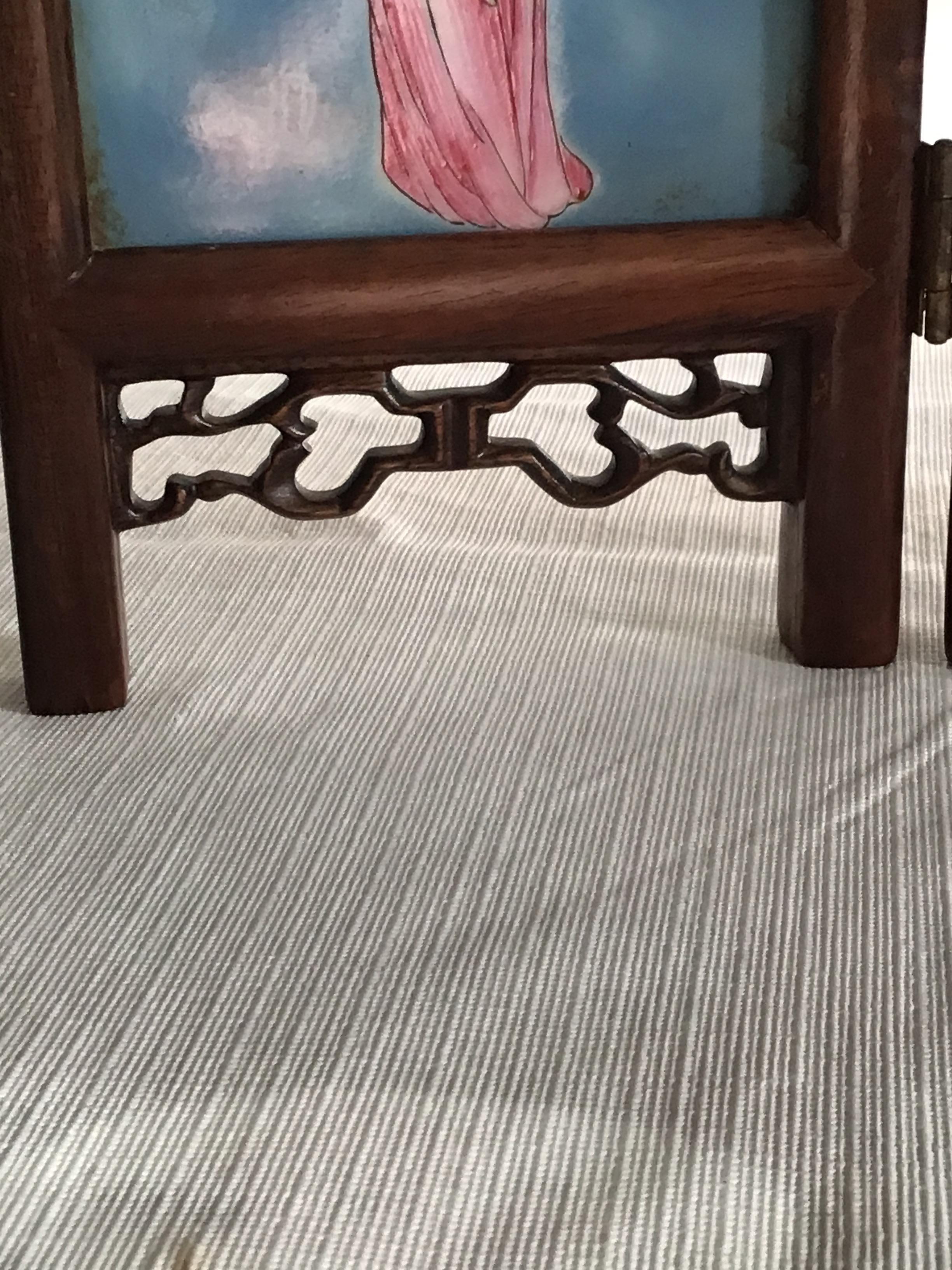 1960s Hand-Painted Wood and Porcelain Tabletop Screen For Sale 4