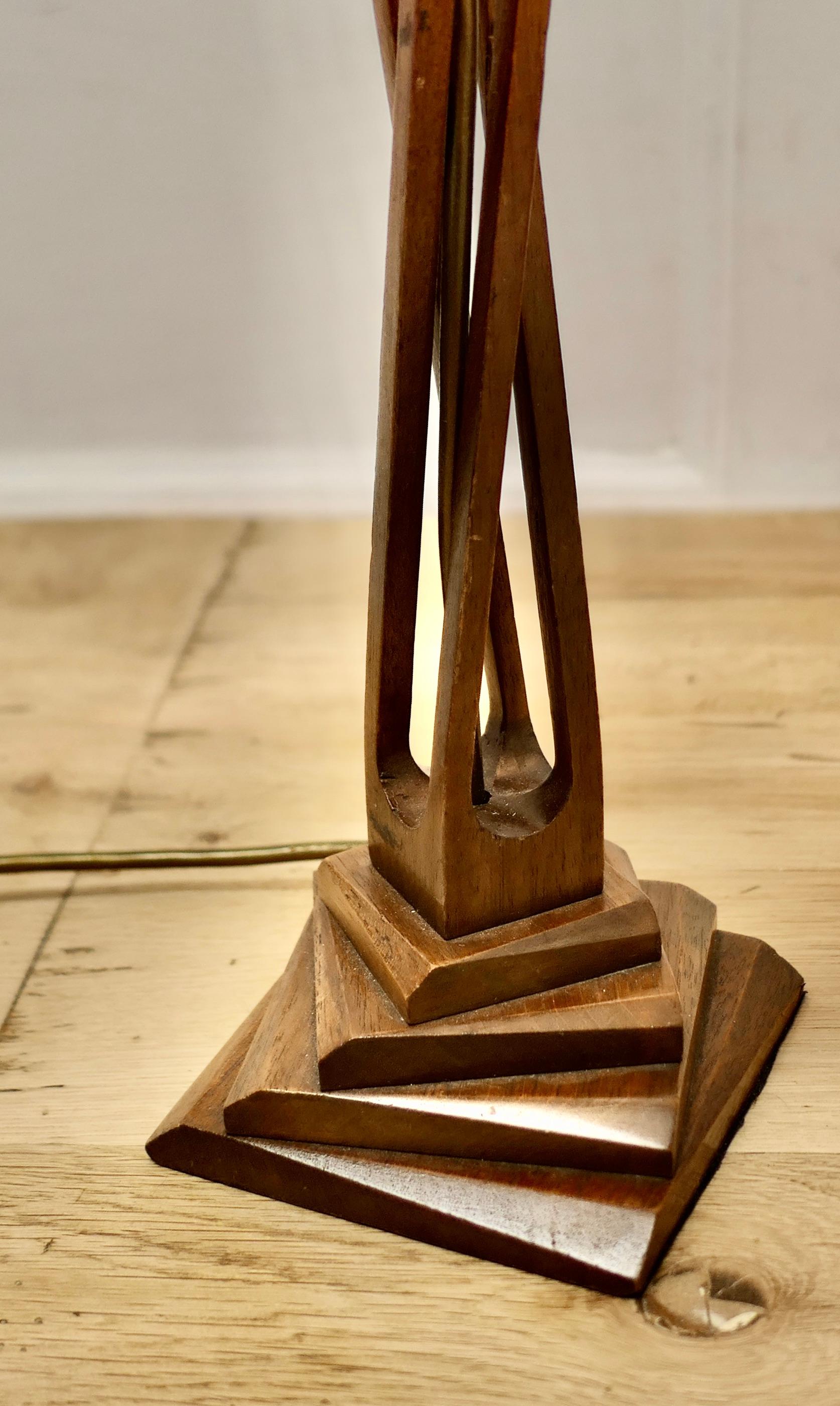 Milieu du XXe siècle Lampe de table moderniste des années 1960, sculptée à la main  Une pièce délicieuse en vente